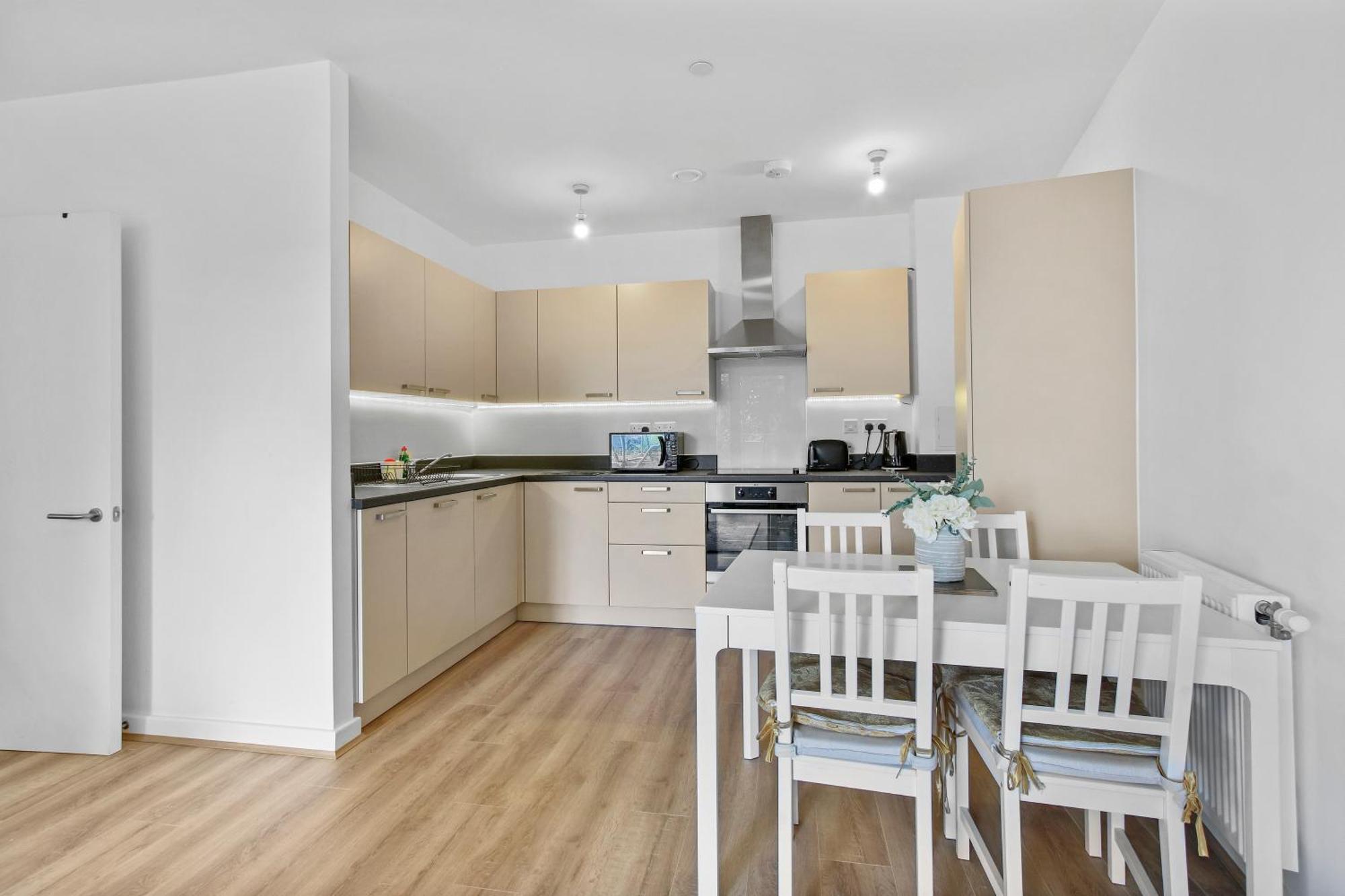 Centrally Located - Modern - 2bed - 2bath Apartamento *