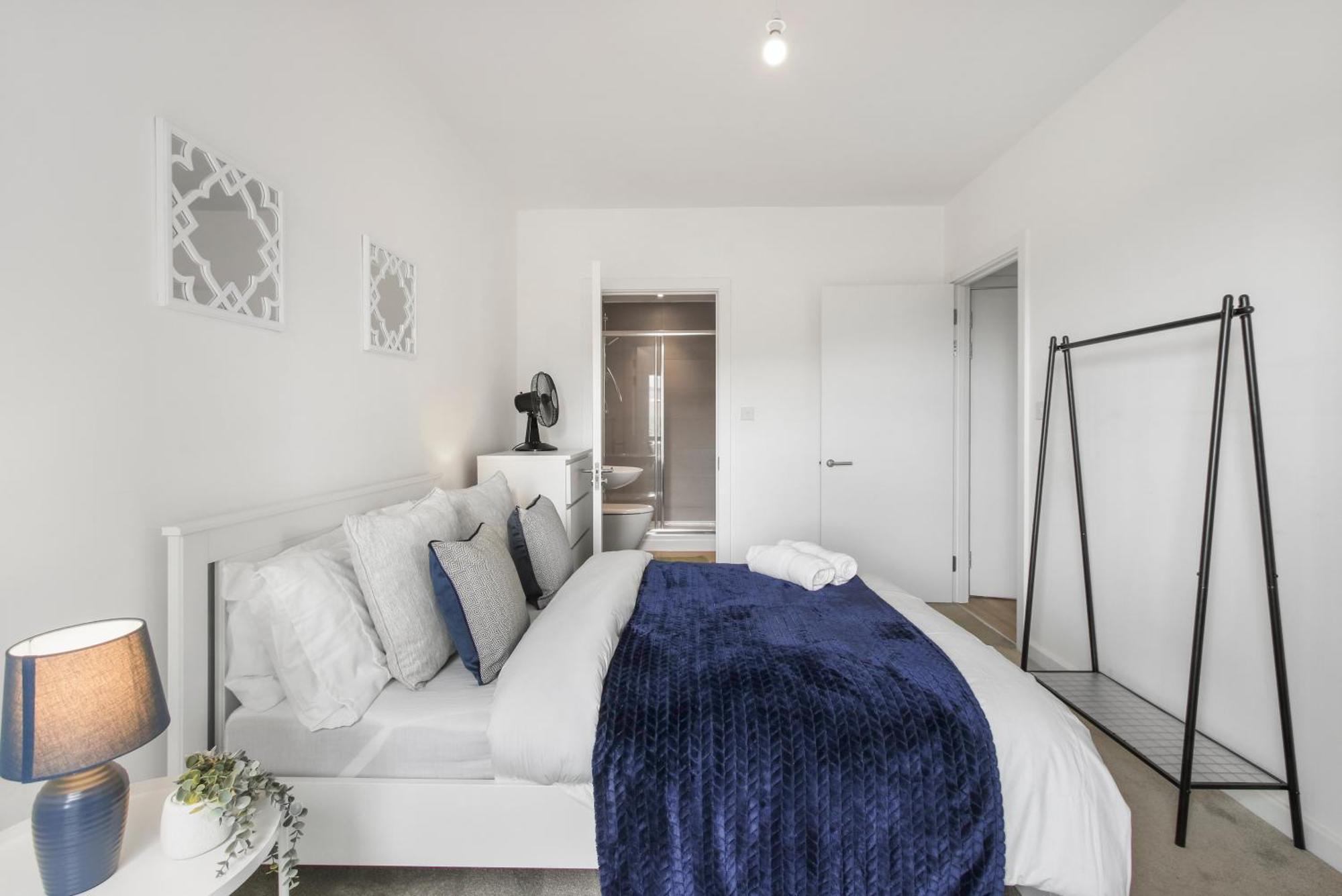 Centrally Located - Modern - 2bed - 2bath * Londres
