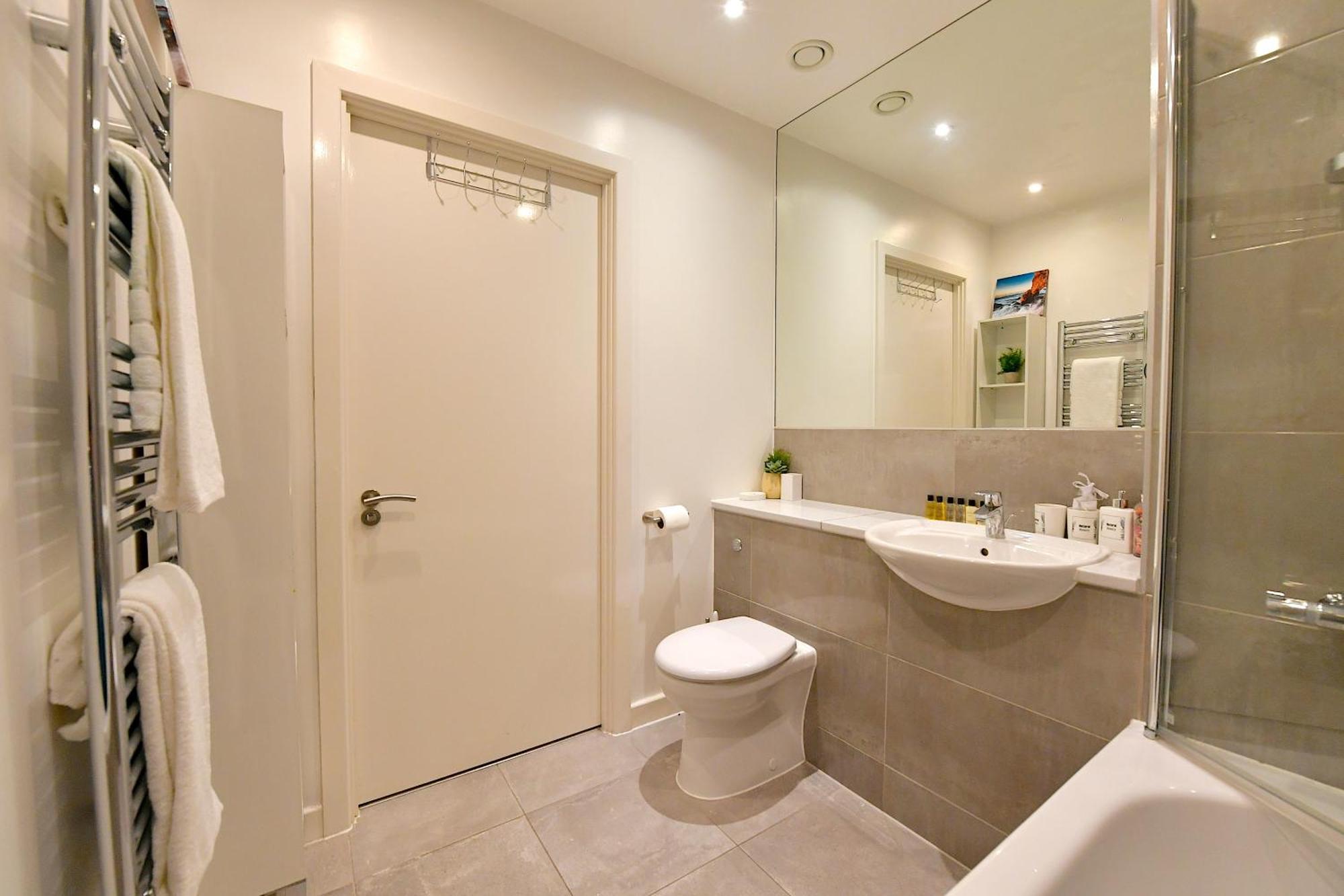 Bright Amelia - 2 Bed 1 Bath With Wifi And Netflix In The Heart Of Appartement