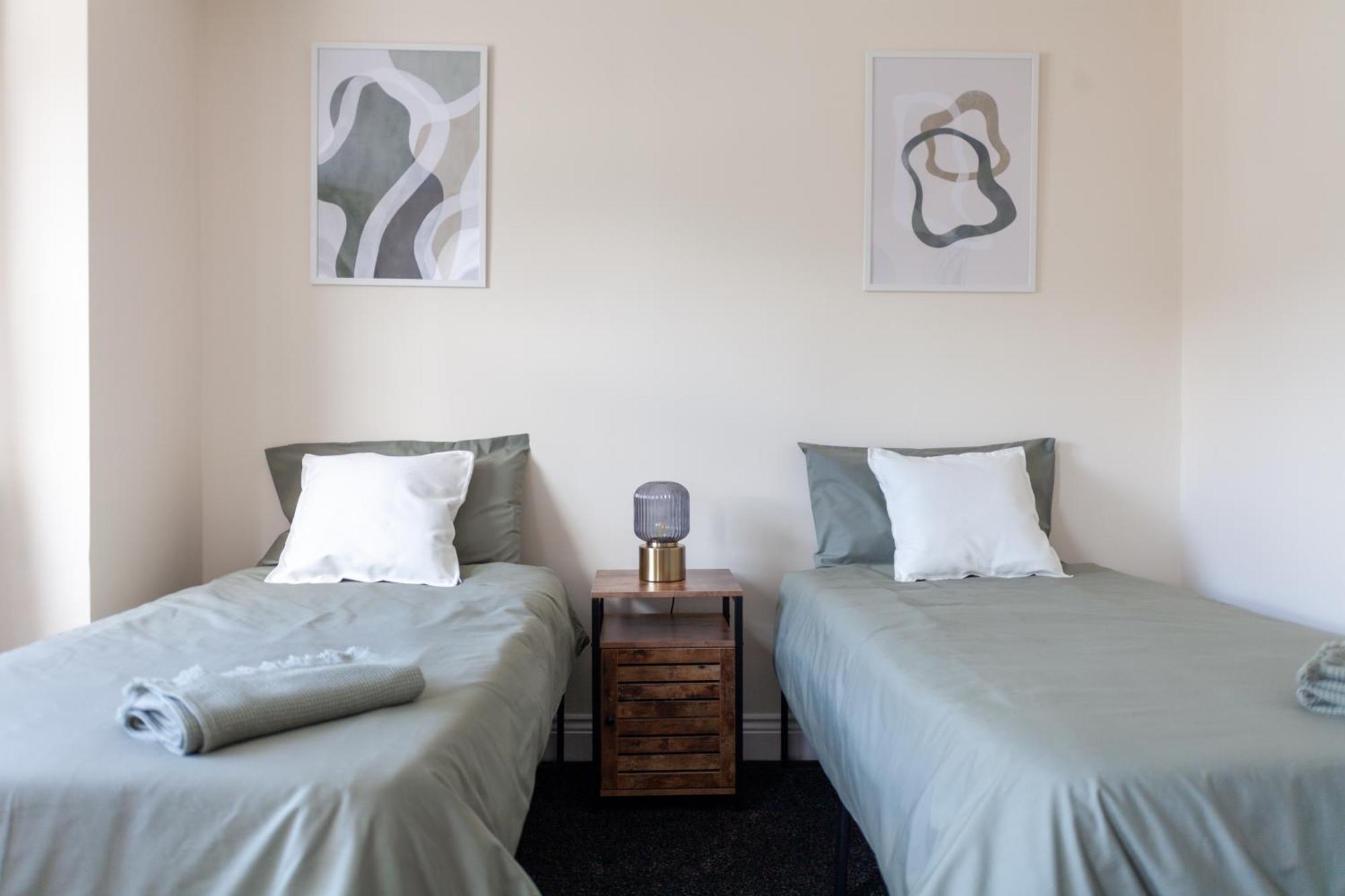 Arte Serviced Stratford - 3 Bedrooms 2 Bathrooms London, Stratford, Maryland, Free Parking, Garden, Weekly Or Monthly - Up To 8 Guests Casa de Férias
