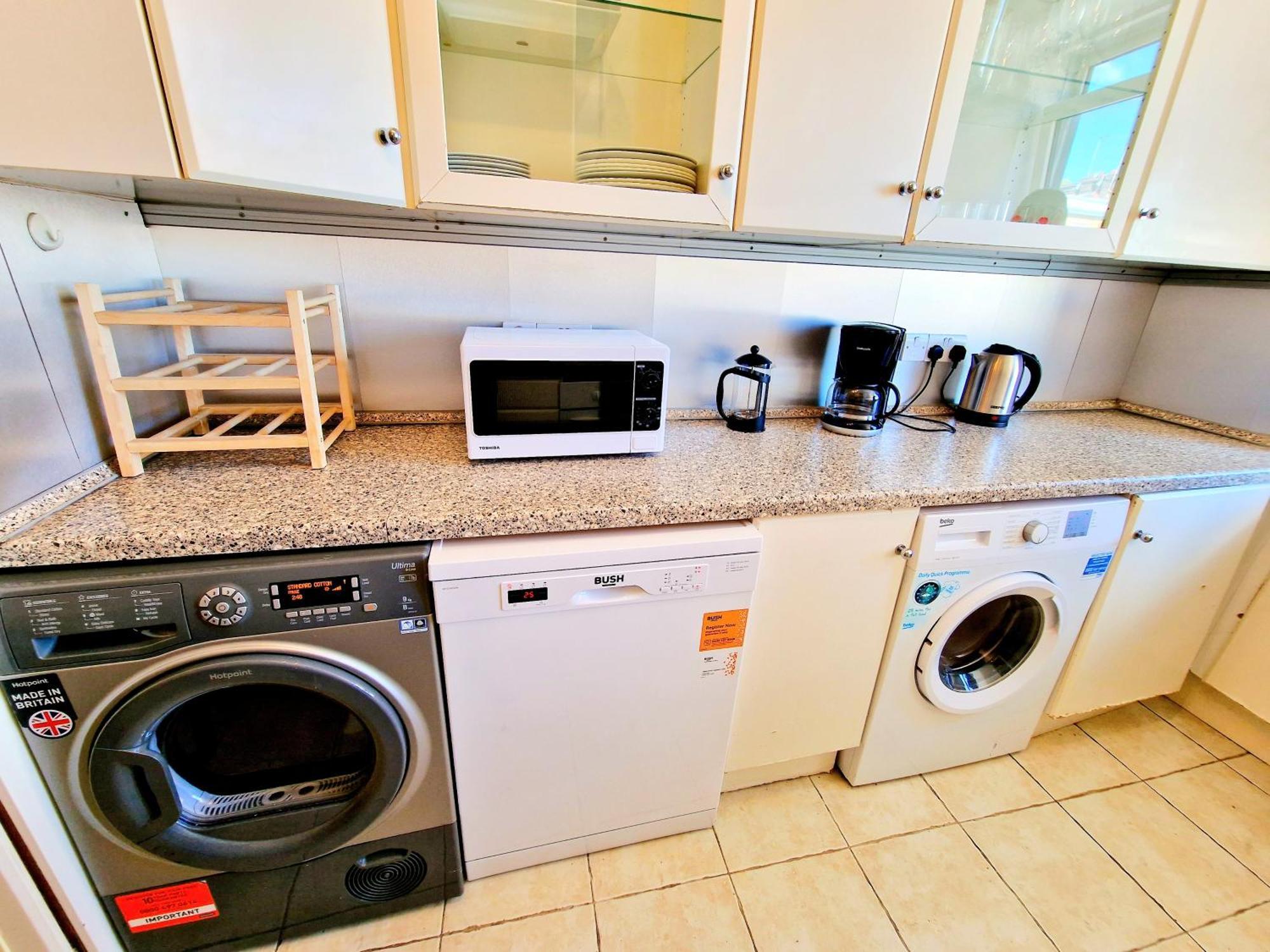 Apartment Bright & Spacious In Building With Lift, Right Next To Bayswater Station - Walk To Kensington Palace, Hyde Park, Little Venice & Notting Hill *