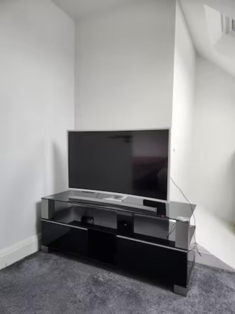 Apartamento 12 Minutes To Kings Cross, 6 Minutes Walks To The Train Station - Free Parking 3 Bed 2 Bath Fully Refurbished Flat No Party Or Gathering Allowed Londres
