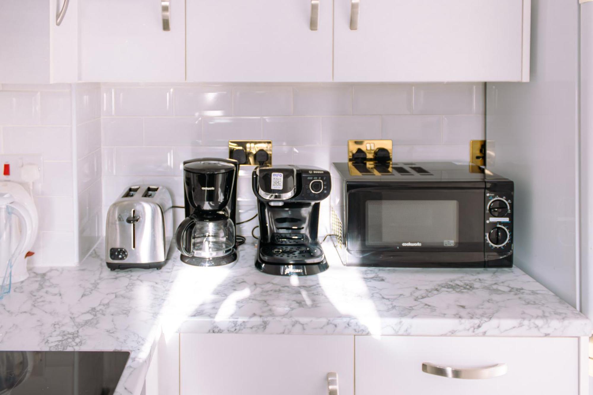 4 Bedroom Near Centre 2-min Walk To Metro !! Business & Family Friendly!! Appartement Londen