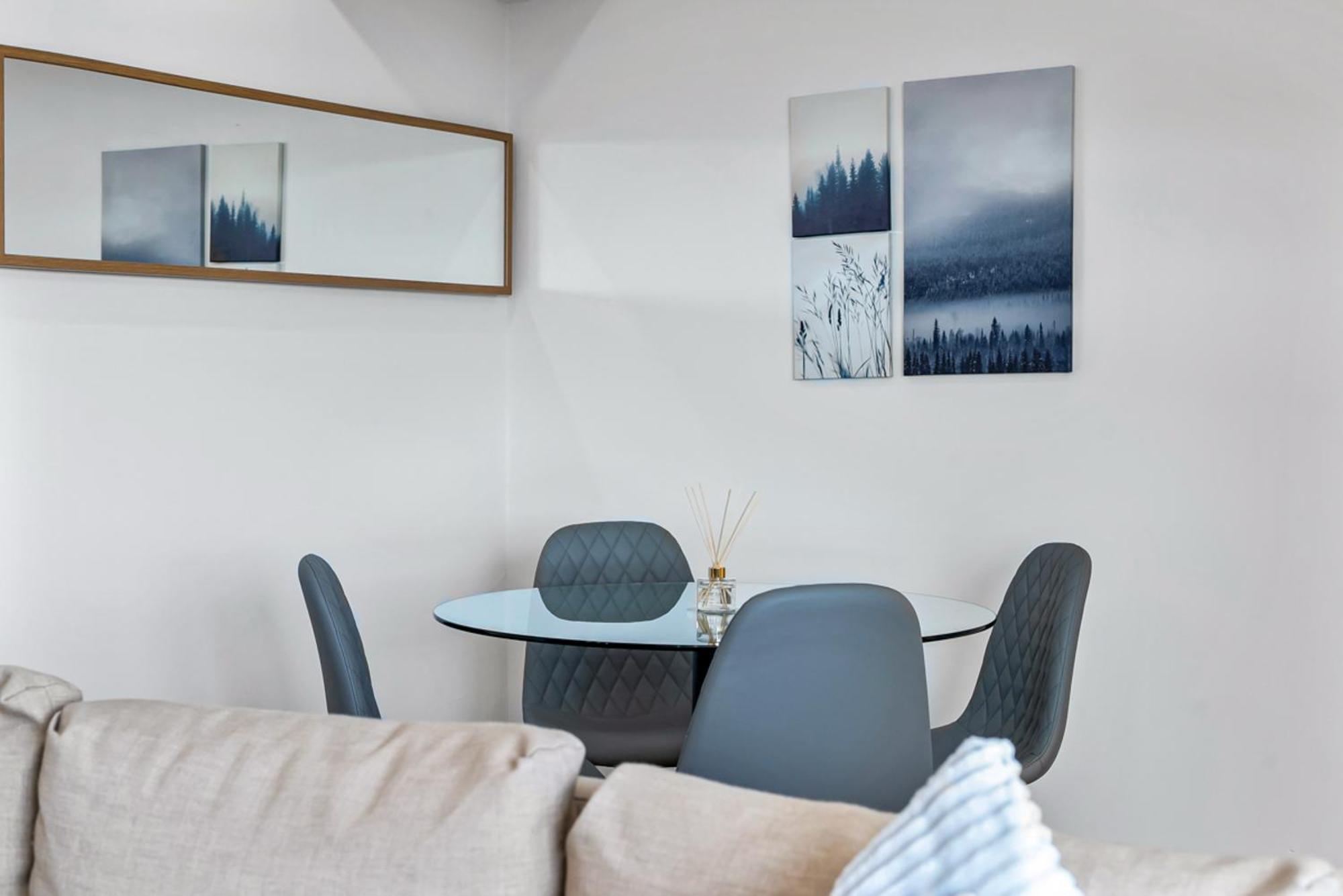 Stunning Flat On King's Road, Chelsea With Balcony *