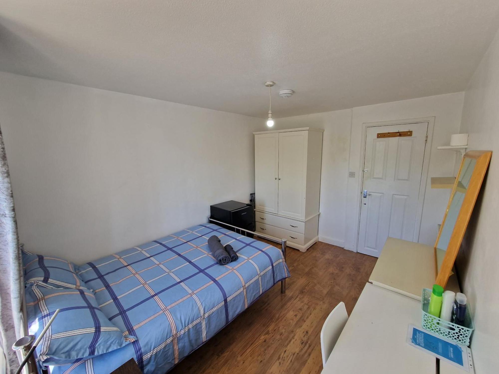 Cozy Double Bedroom In Zone 1-2 Homestay London