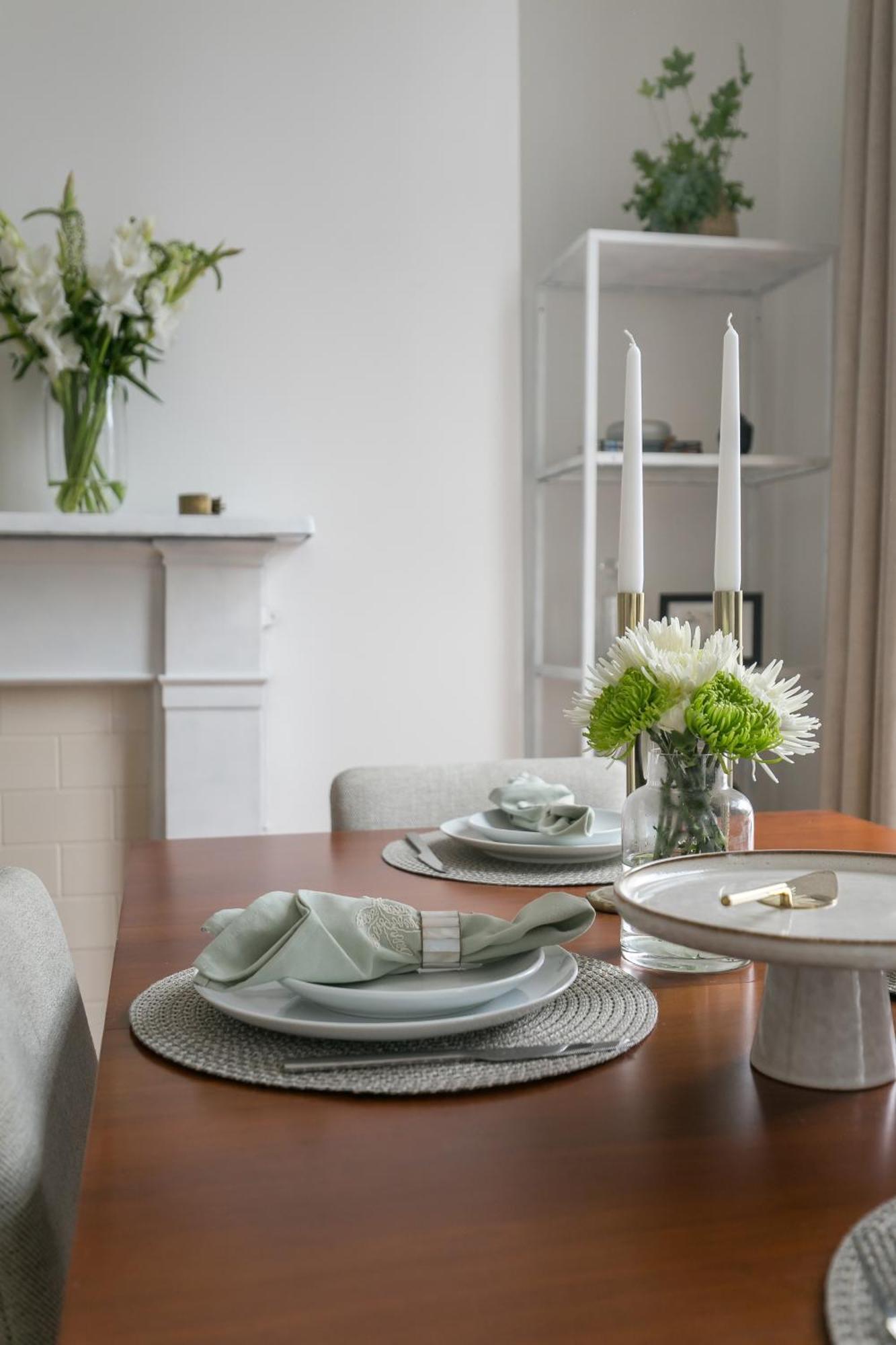 Light Filled With View Of Regents Park Apartment London