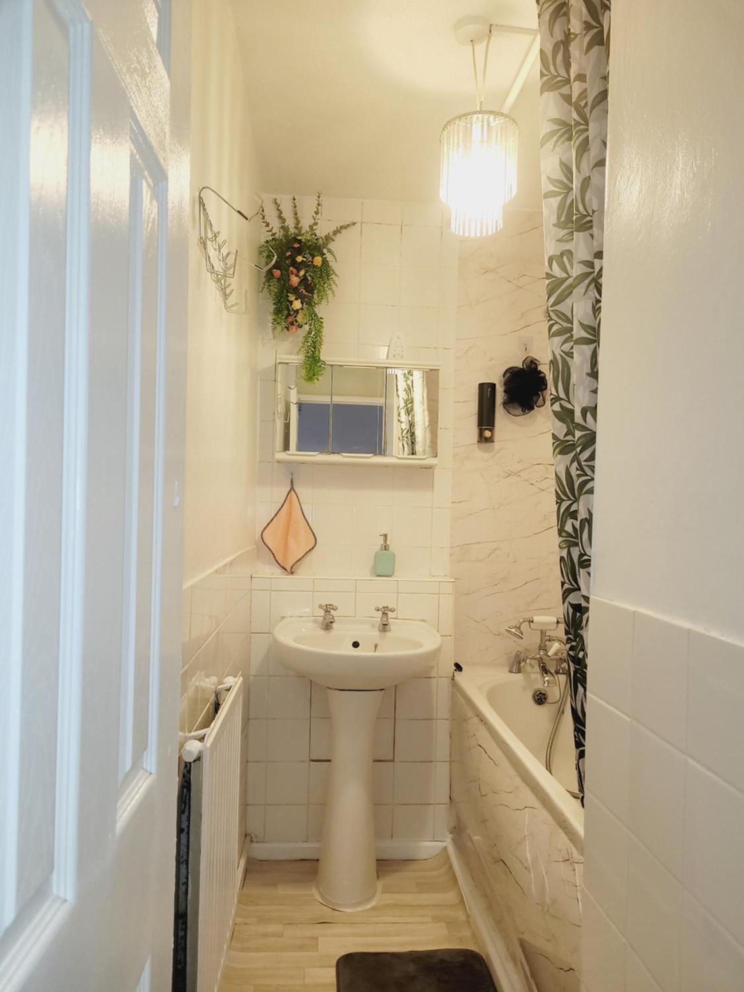 Excellent Double In Cheap Rate Around London