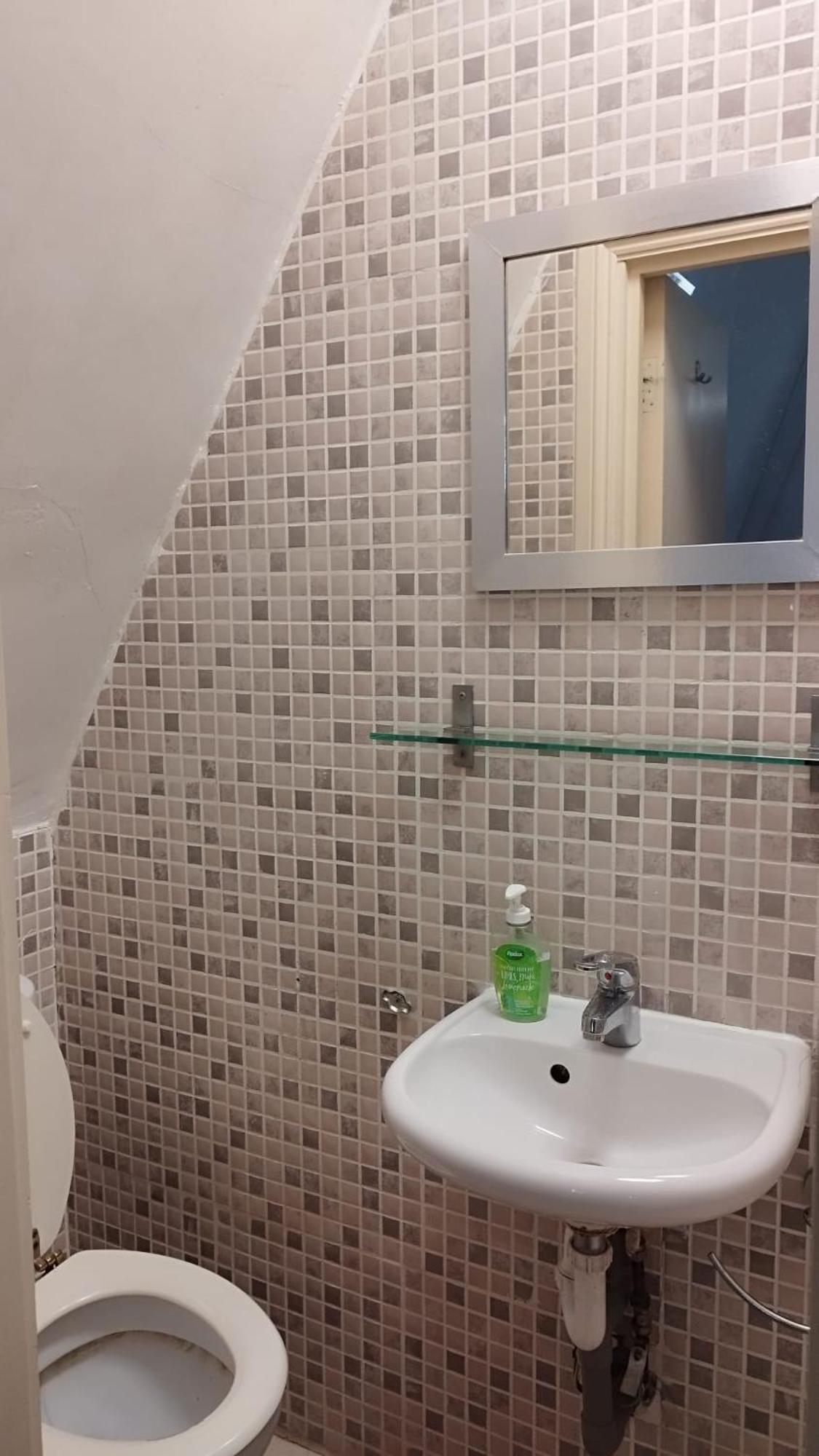 Peaceful Studio-flat With Driveway In Golders Green Londres
