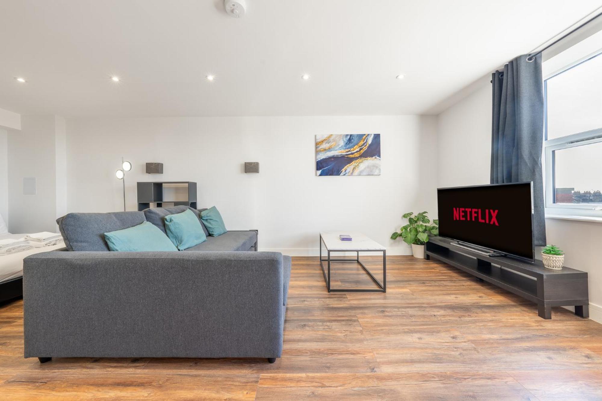 4 West Brand New Loft *