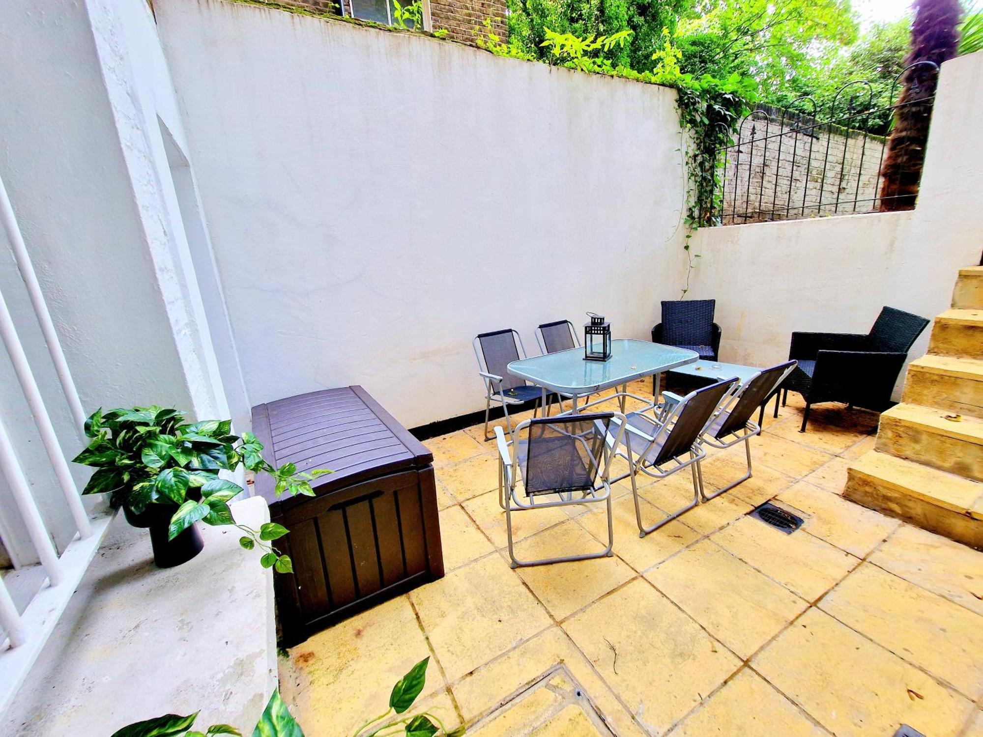 Spacious & Cosy 2 Bedroom 2 Sofa-beds With Private Entrance And Back Patio, 3 Min Walk To Earl's Court Station Apartamento *