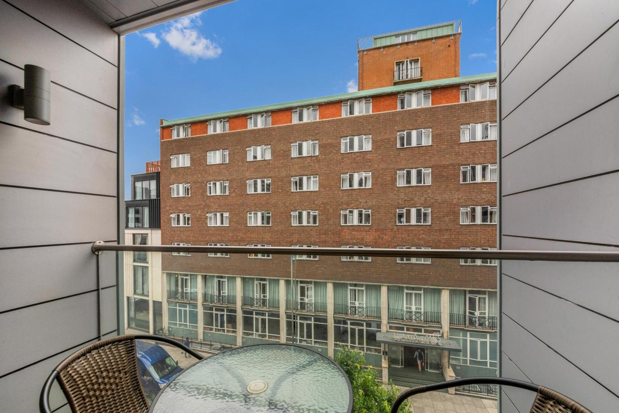 1 Bedroom Close To Tower Hill * London