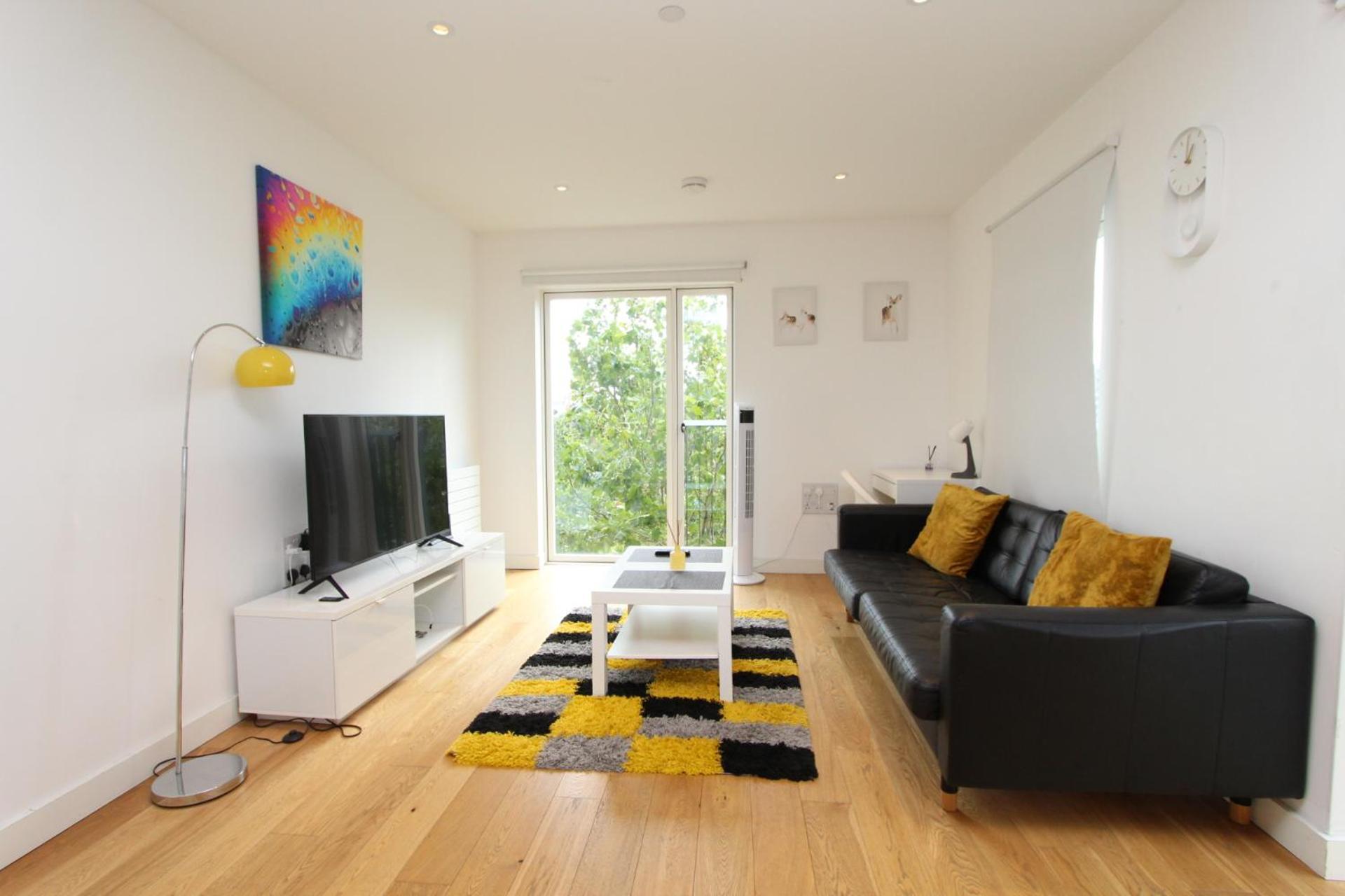 Spacious & Modern 1 Bedroom Close To Station In E16 Apartamento *