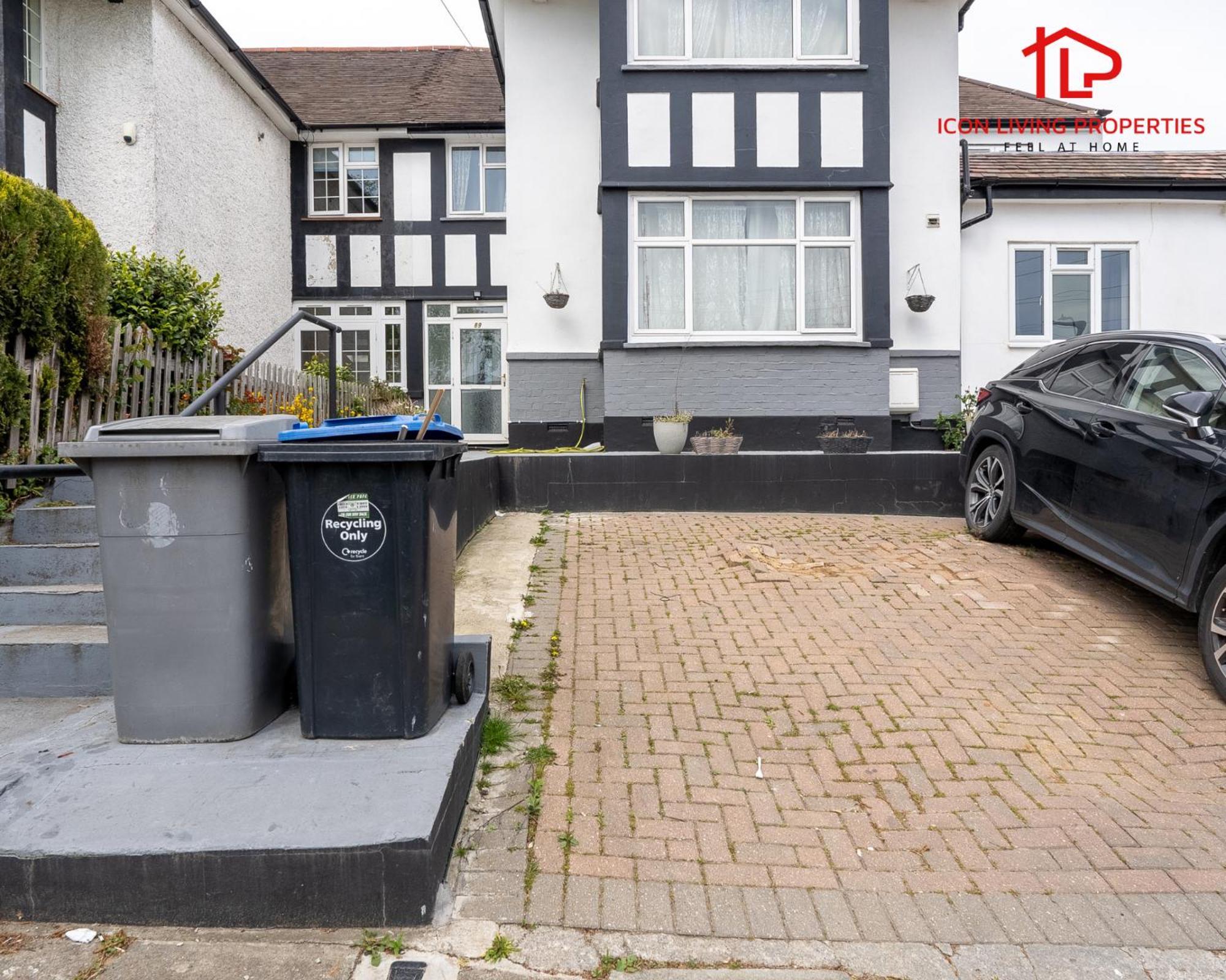 Arch-view 1 By Icon Living Short Lets & Serviced Wembley *