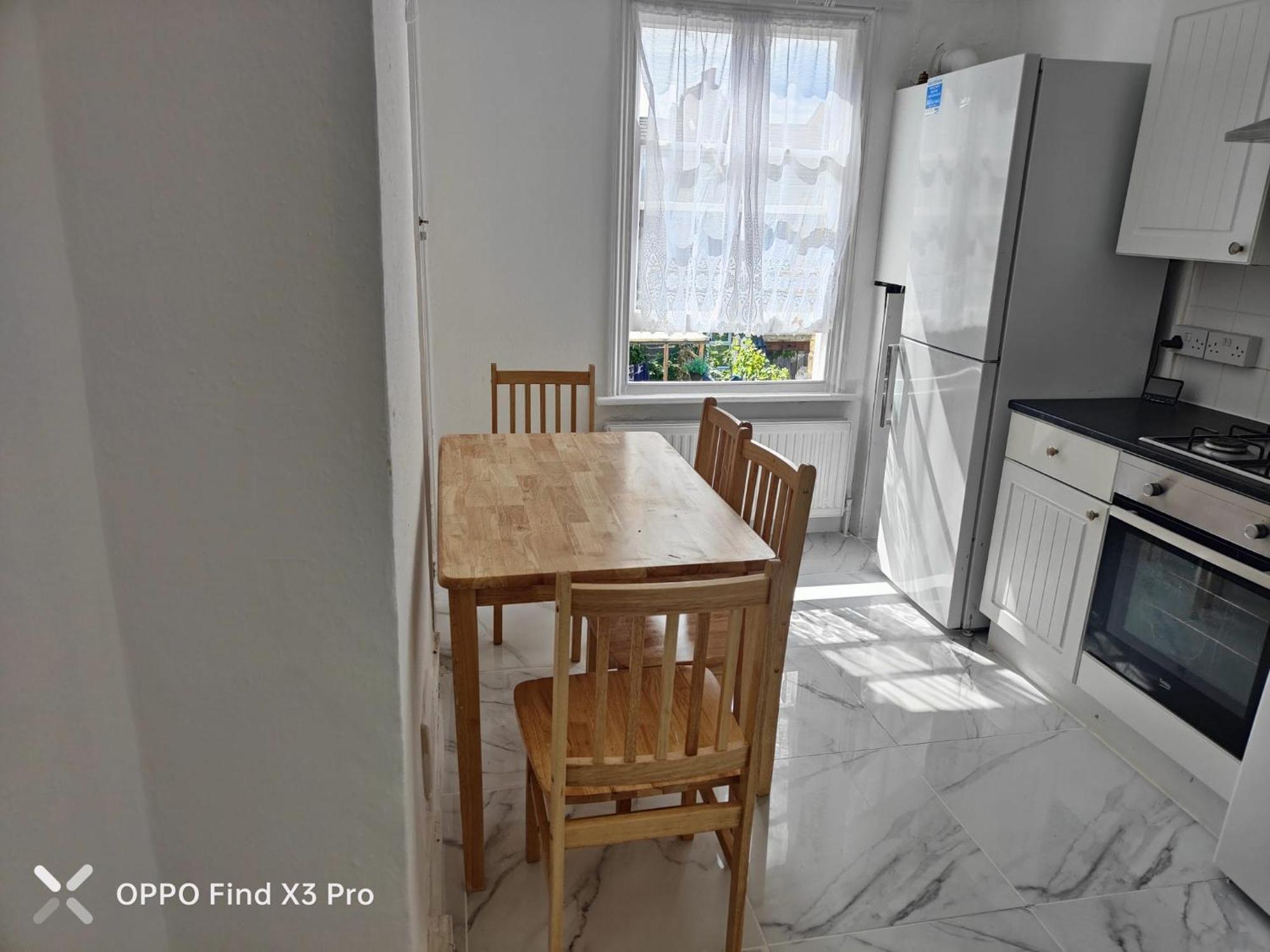 East 2 Bedroom * Londres