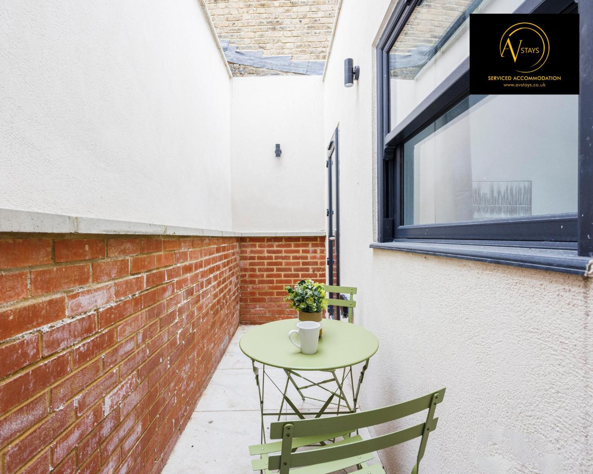 2 Bedroom By Av Short Lets Southwark