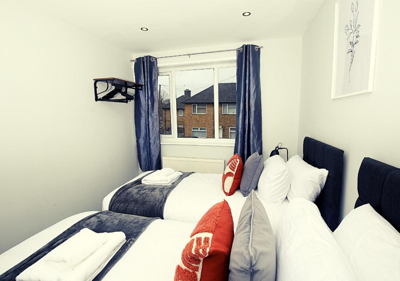 Family-friendly 3-bed House With Parking Near O2 * London