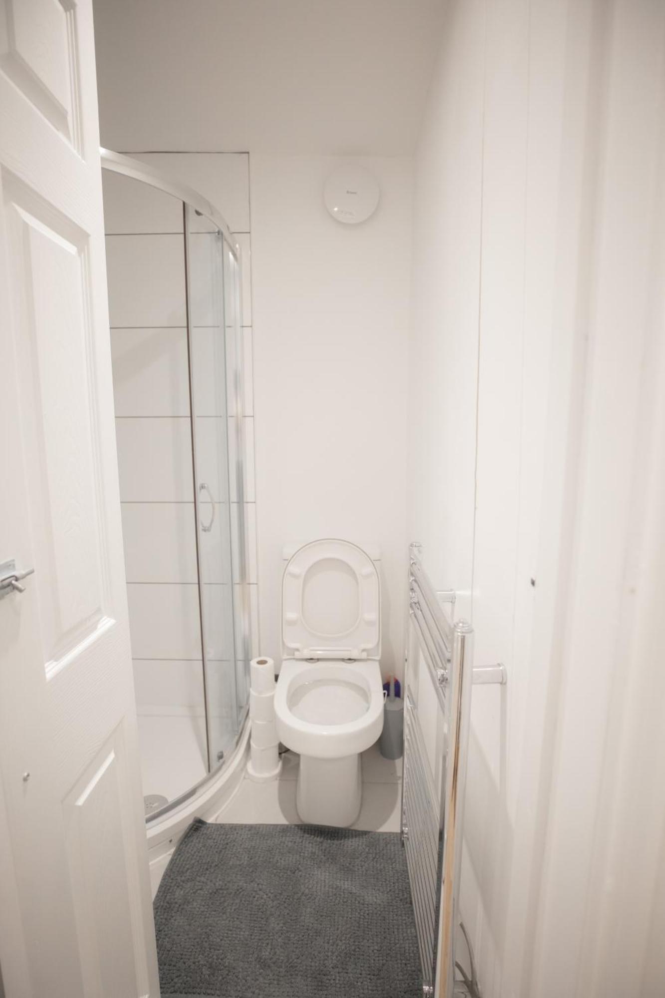 Perfect Location 4bed 2 Bath Spacious