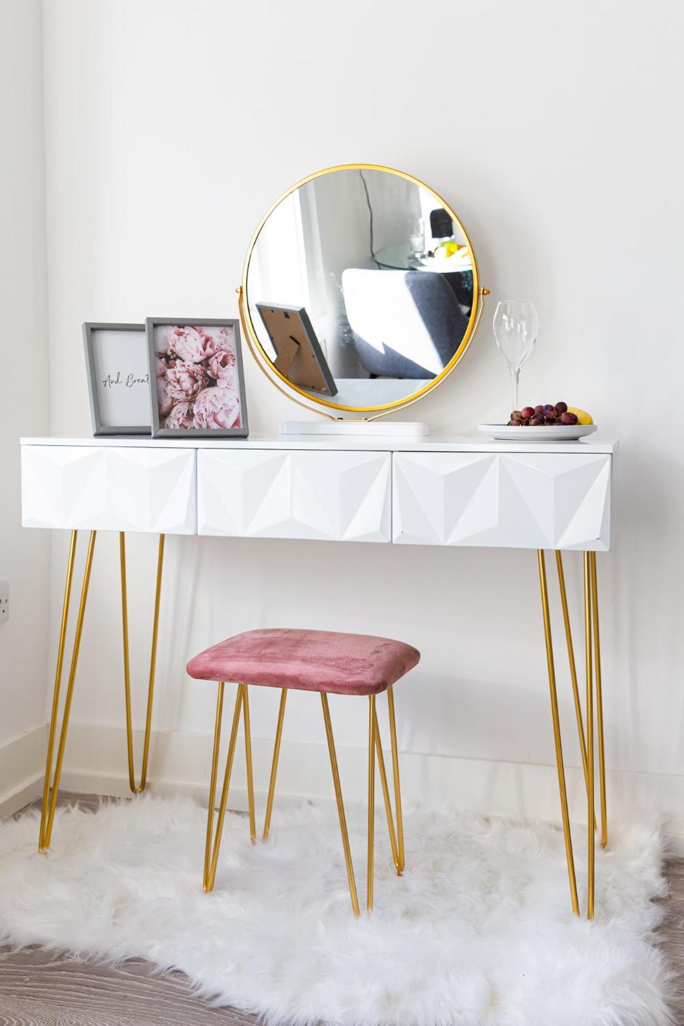 Trendy And Spacious Near Notting Hill 1 *