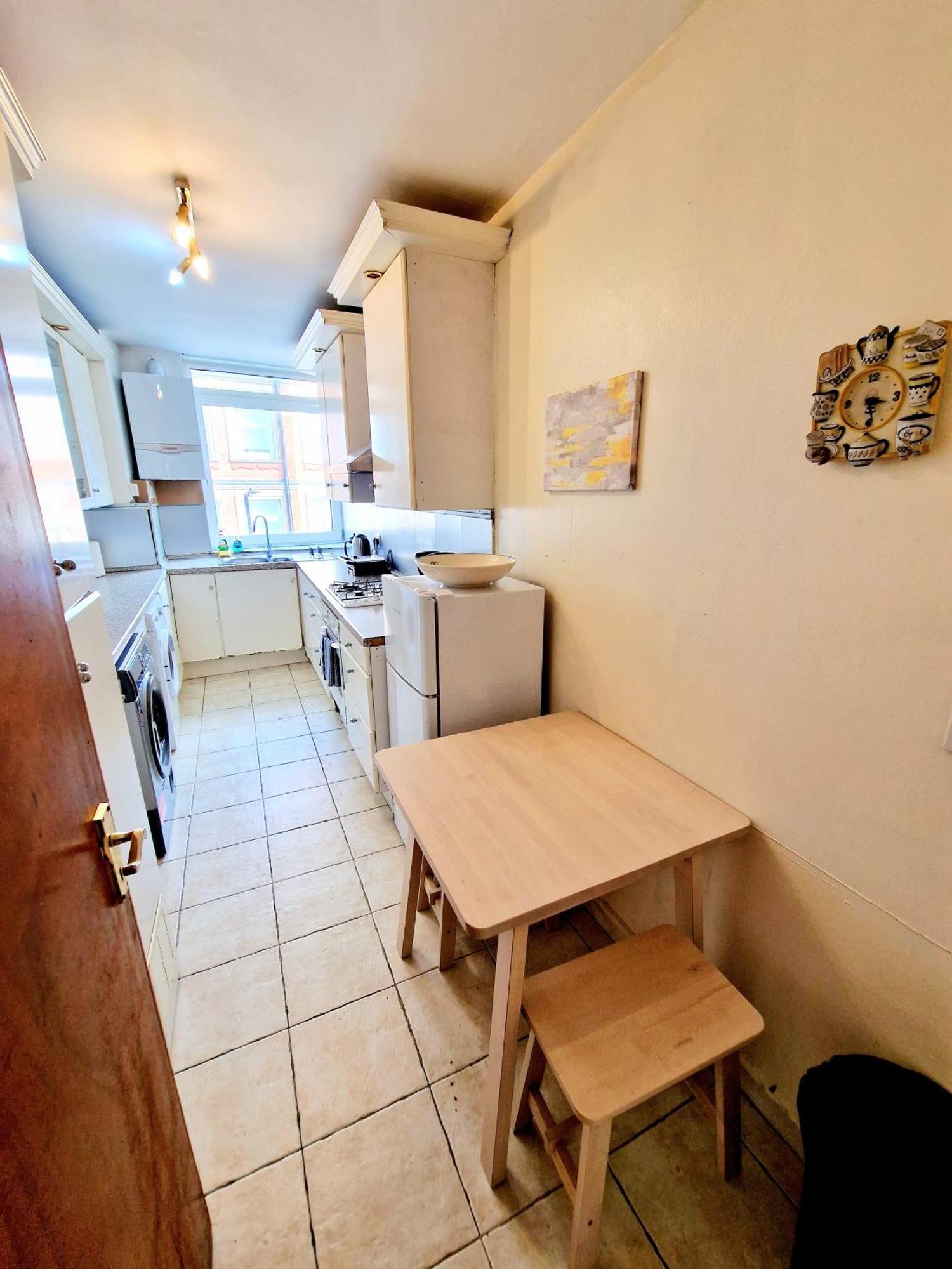 Bright & Spacious In Building With Lift, Right Next To Bayswater Station - Walk To Kensington Palace, Hyde Park, Little Venice & Notting Hill Appartement *