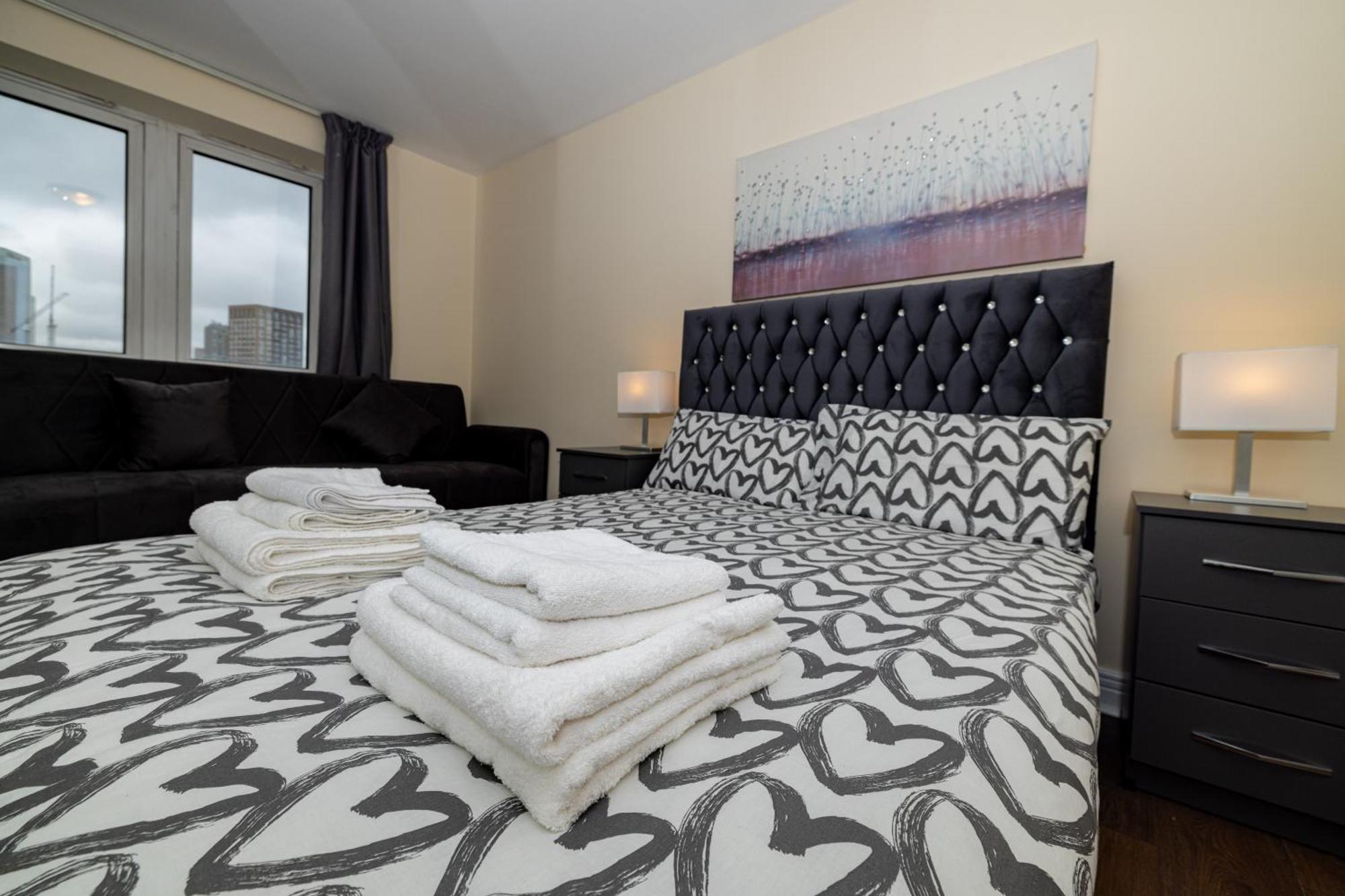 Apartment Two Bed Near Canary Wharf London