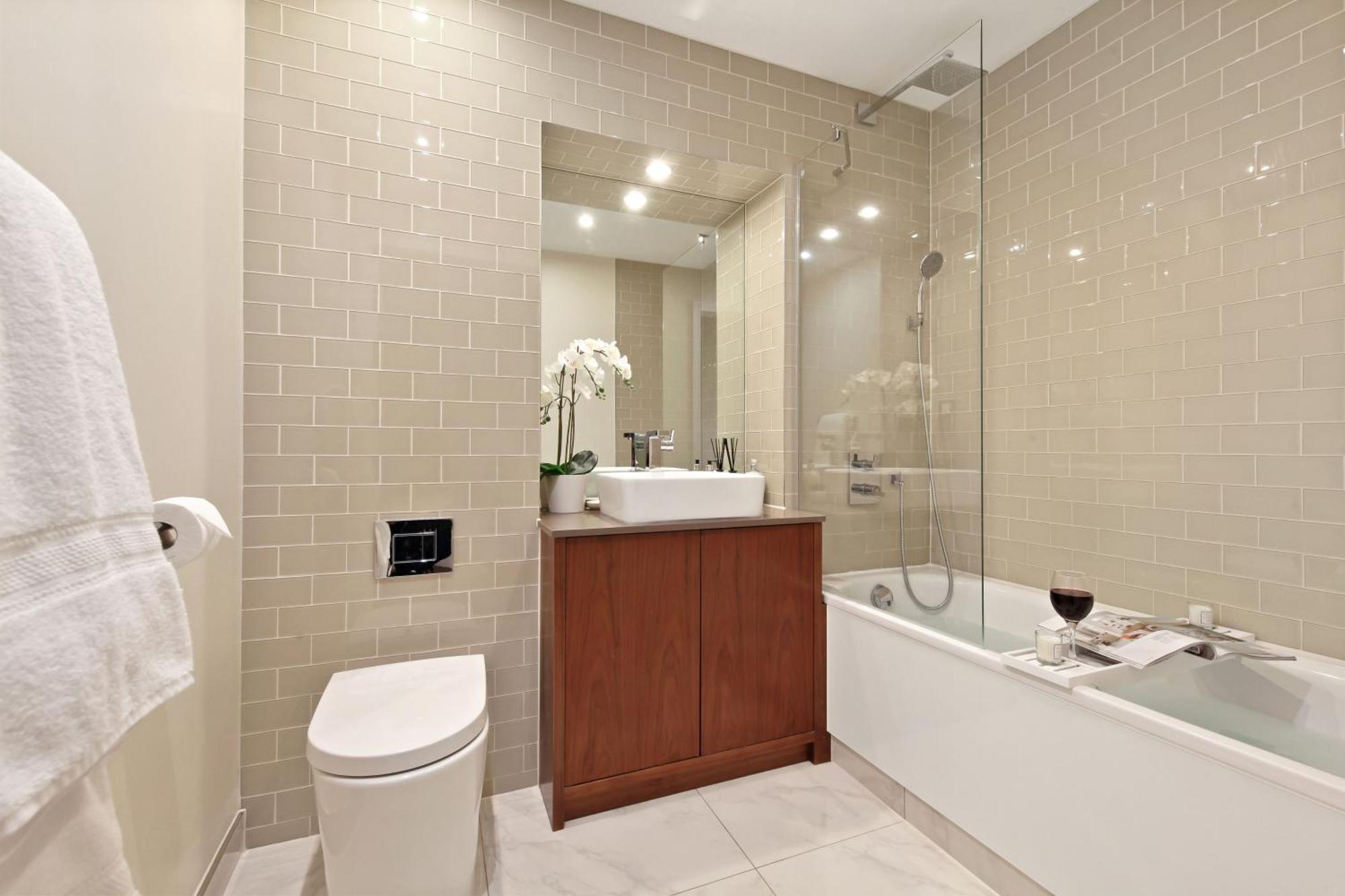 Luxury 1 Bed Flat, Minutes From Canary Wharf And South Quay Station *