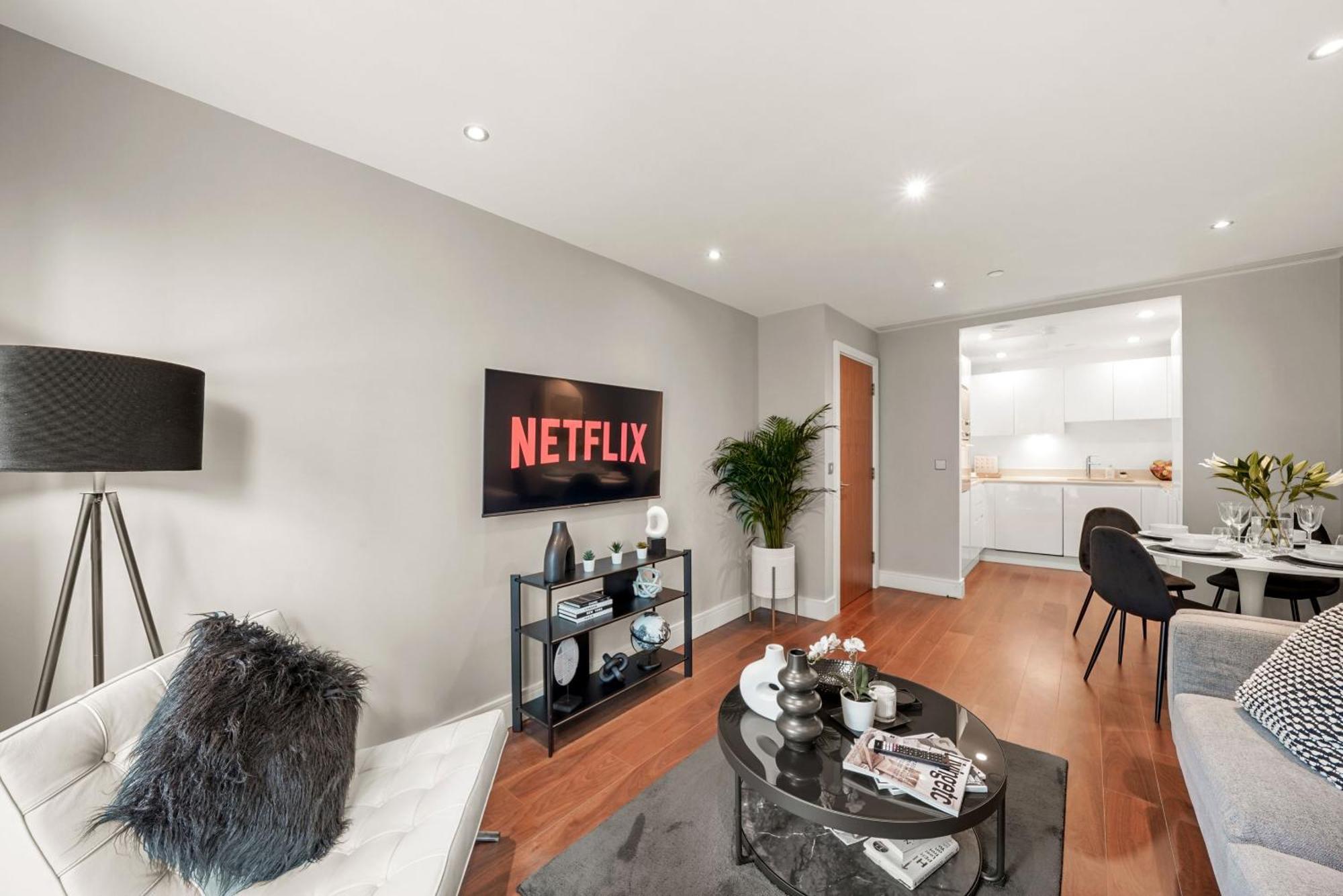 Luxury 1 Bed Flat, Minutes From Canary Wharf And South Quay Station *