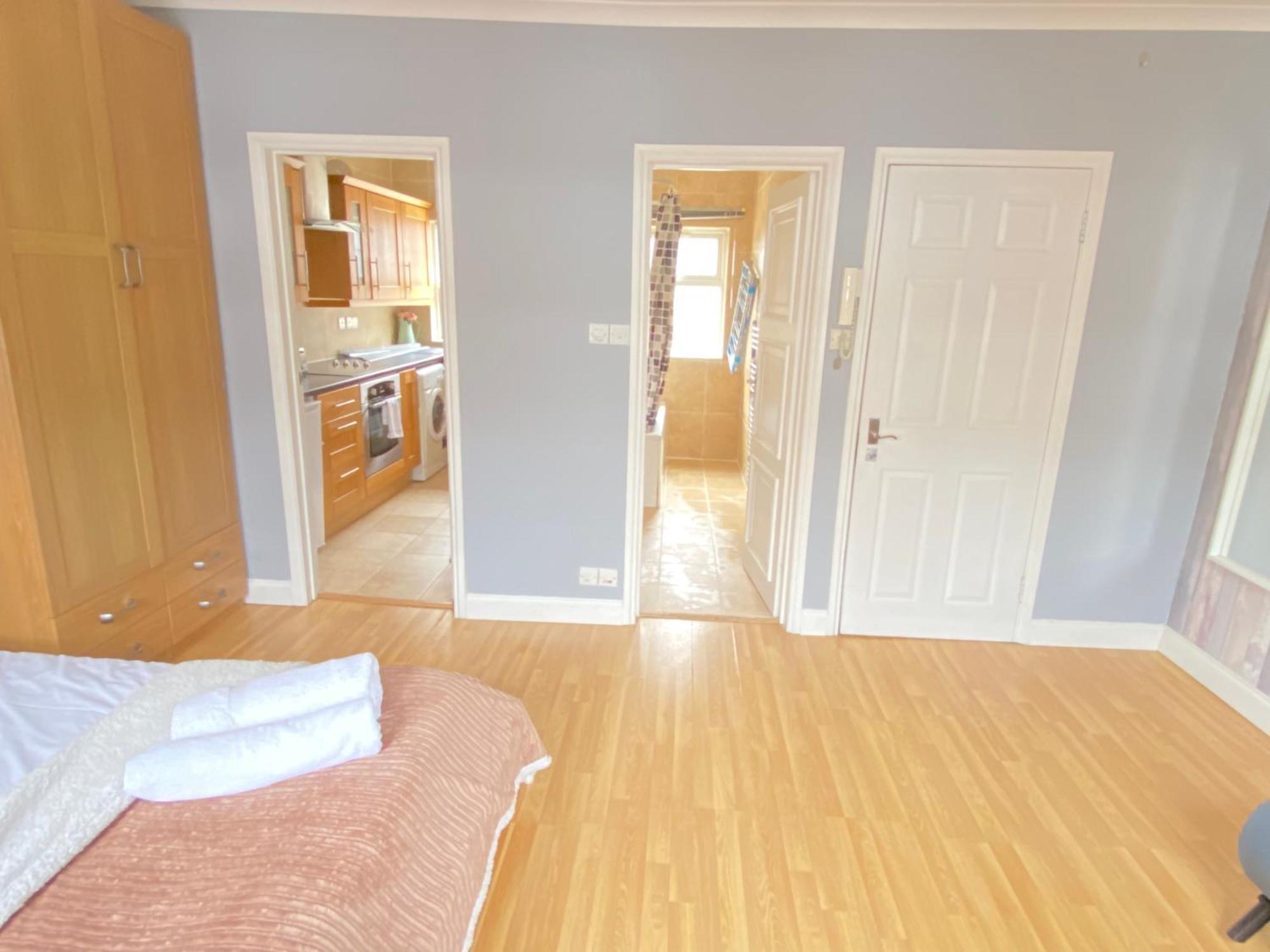 Immaculate In Apartment