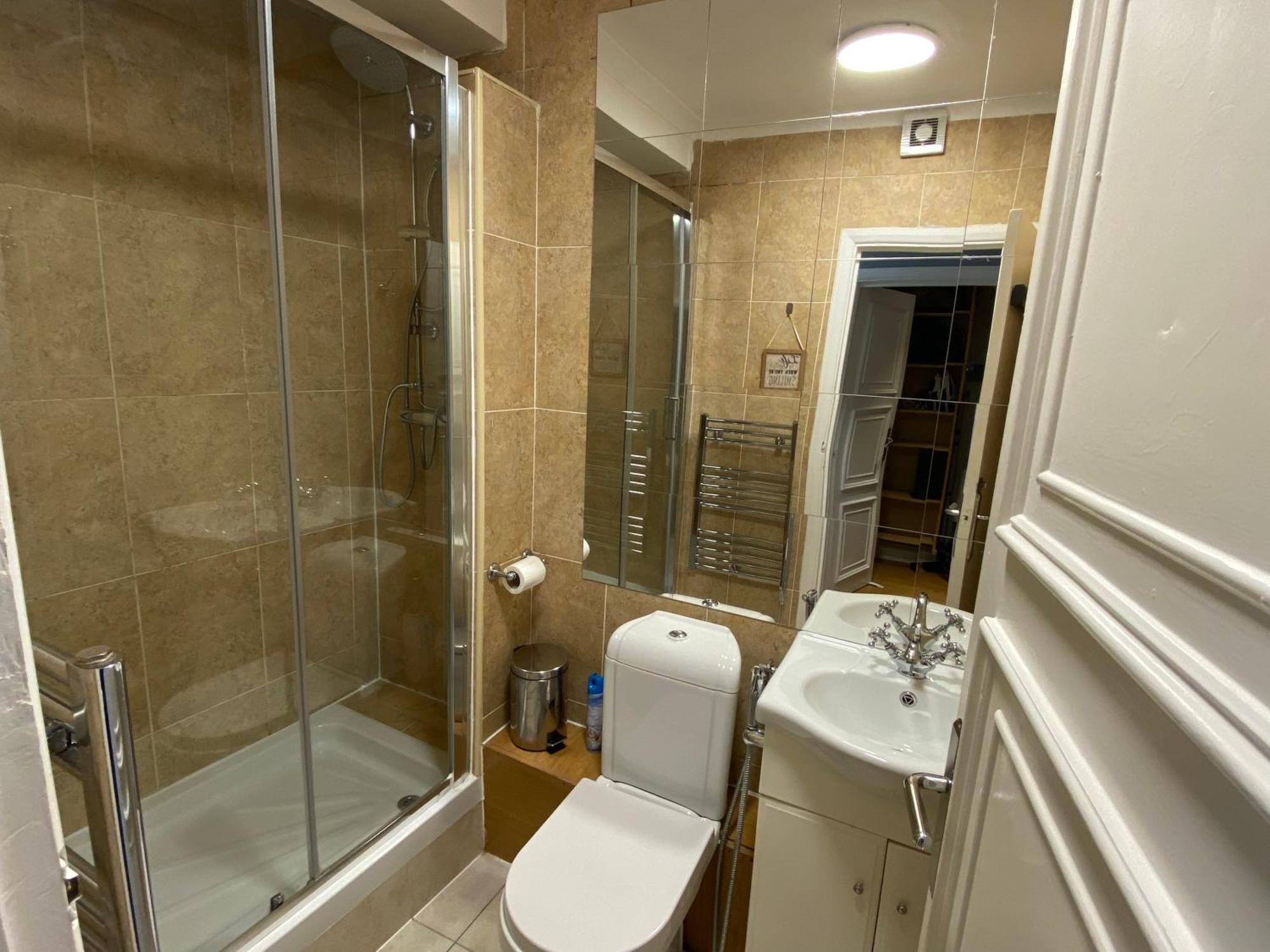 Appartement Lovely 2-bed Flat In *