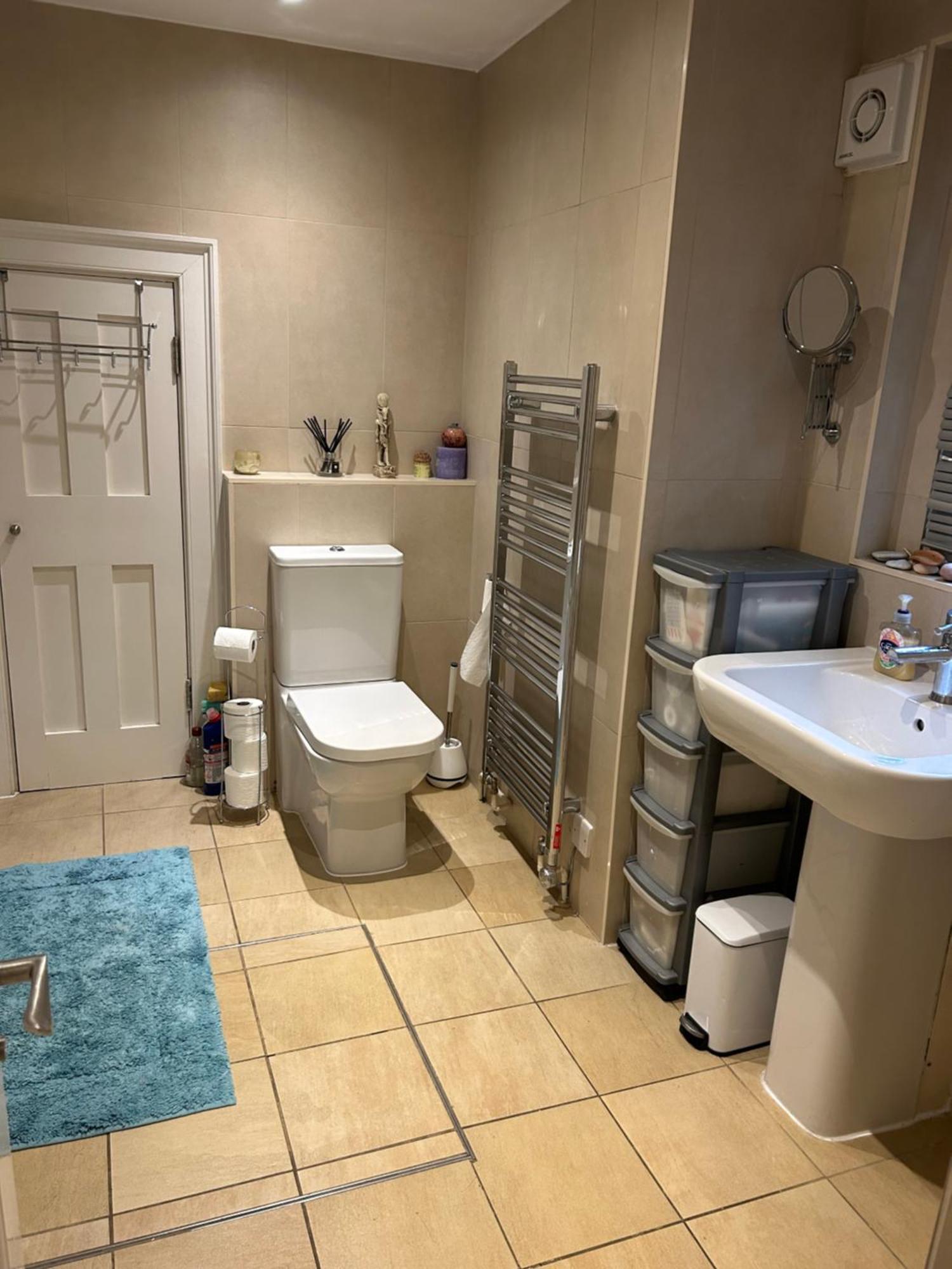 Beautiful Double In A Location Next To Various Tube Stations With Breakfast And Yoga Options Available On Site Londres