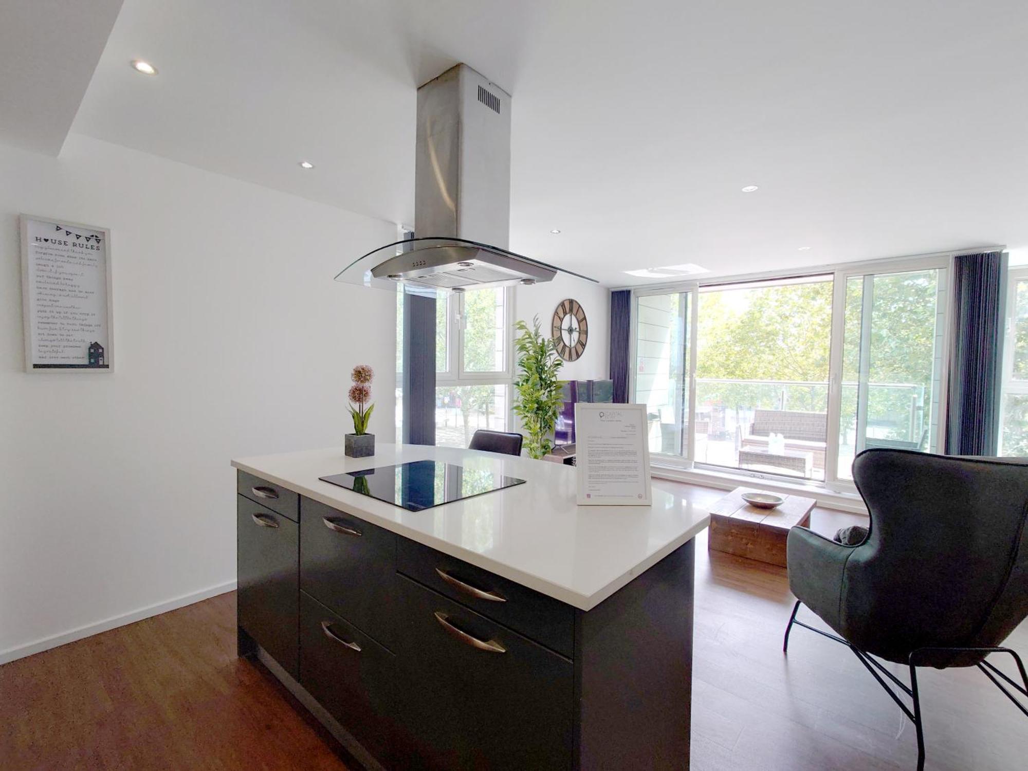 Fully Serviced Two Bed By Excel & O2 *