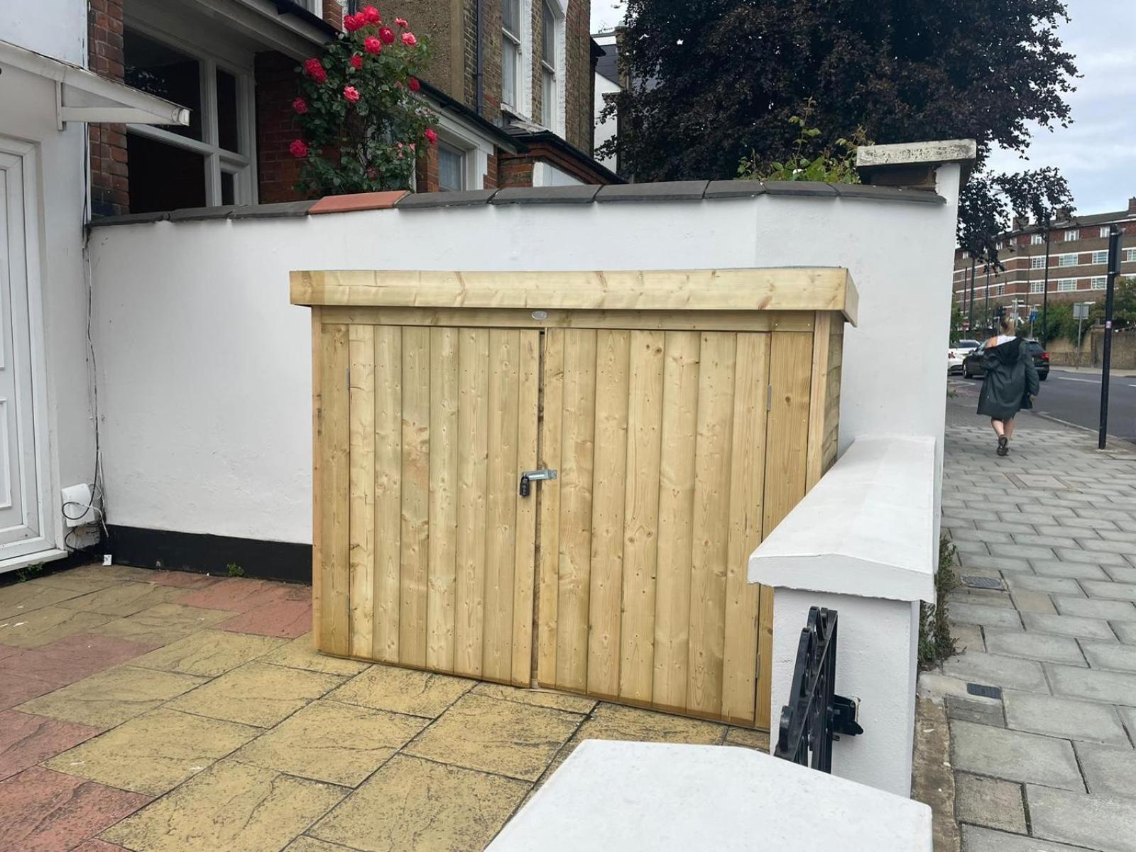 Spacious 2 Bed 2 Bath With Free Parking For 2 Cars And Underground Station Zone 2 For Quick Access To Up To 10 Guests Apartment *