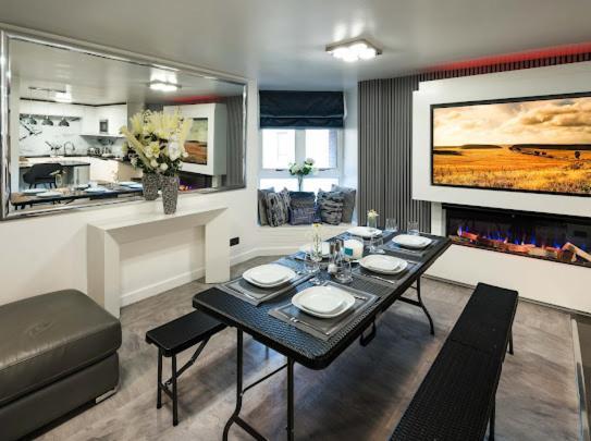 New Modern Hybrid 4 Bedroom 7 Bed 9 Guest Capacity Londen