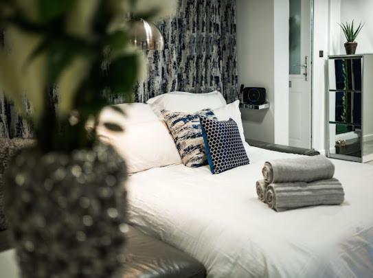 Appartement New Modern Hybrid 4 Bedroom 7 Bed 9 Guest Capacity *