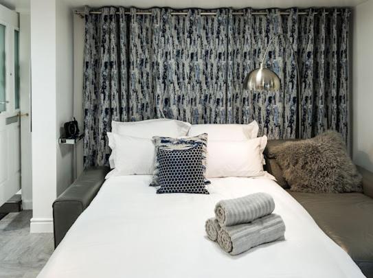 New Modern Hybrid 4 Bedroom 7 Bed 9 Guest Capacity Appartement *