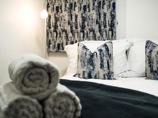 New Modern Hybrid 4 Bedroom 7 Bed 9 Guest Capacity * Londen