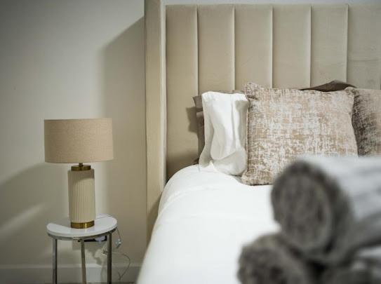 New Modern Hybrid 4 Bedroom 7 Bed 9 Guest Capacity Londen