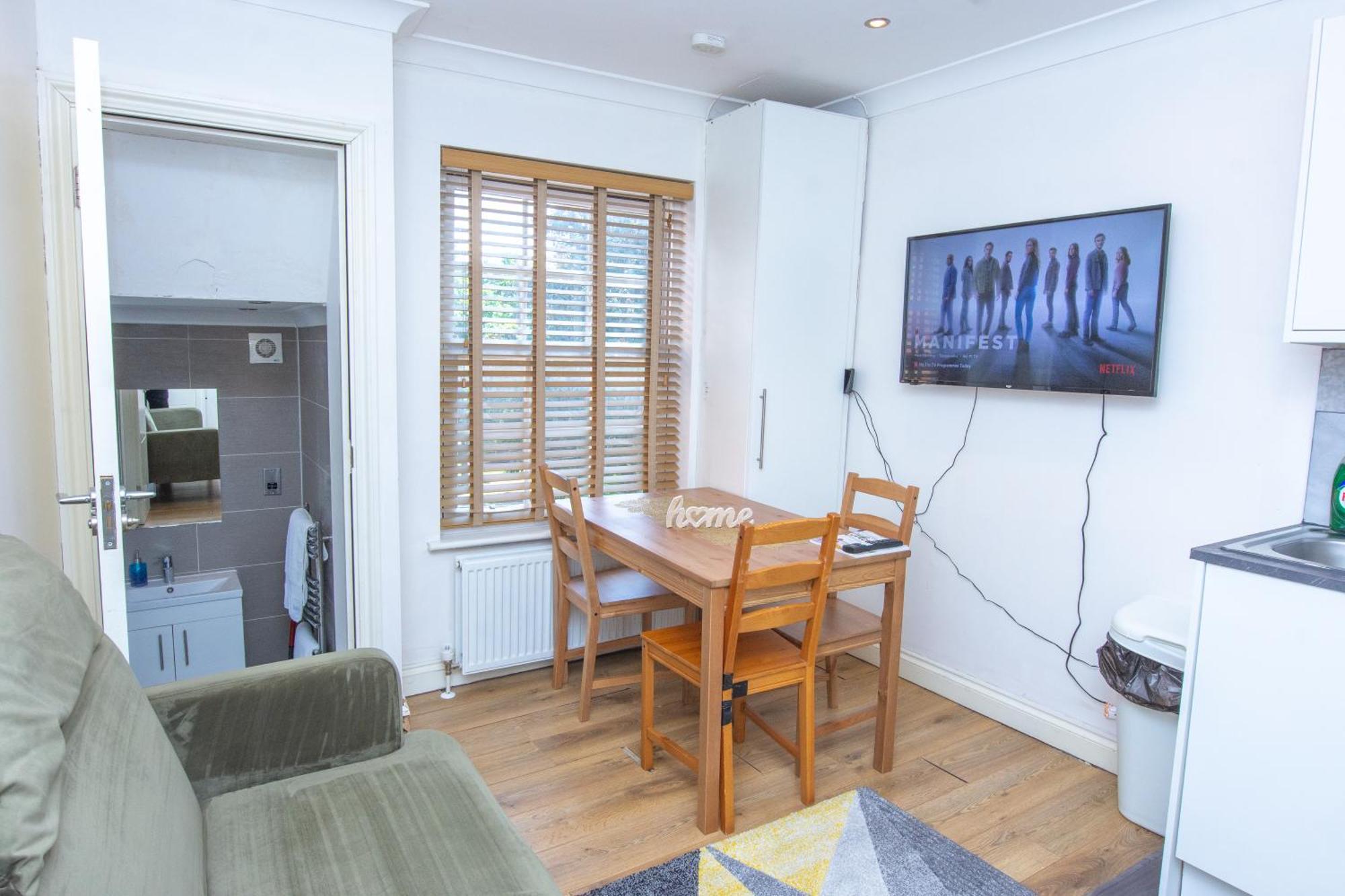 Evergreen Apartments-flat 4,