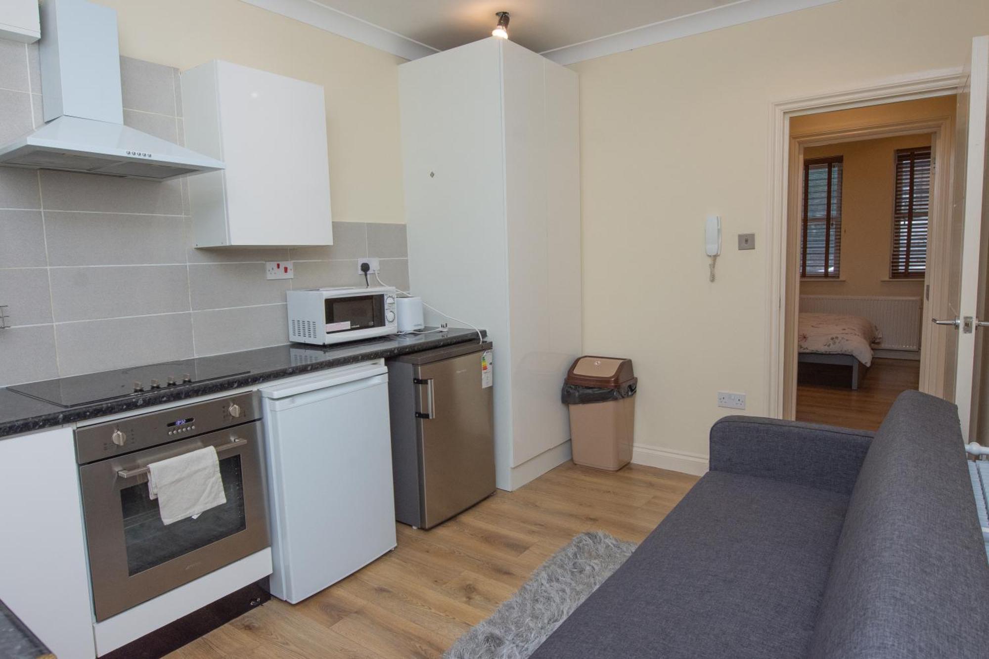 Evergreen Apartments- Flat 1, Apartment
