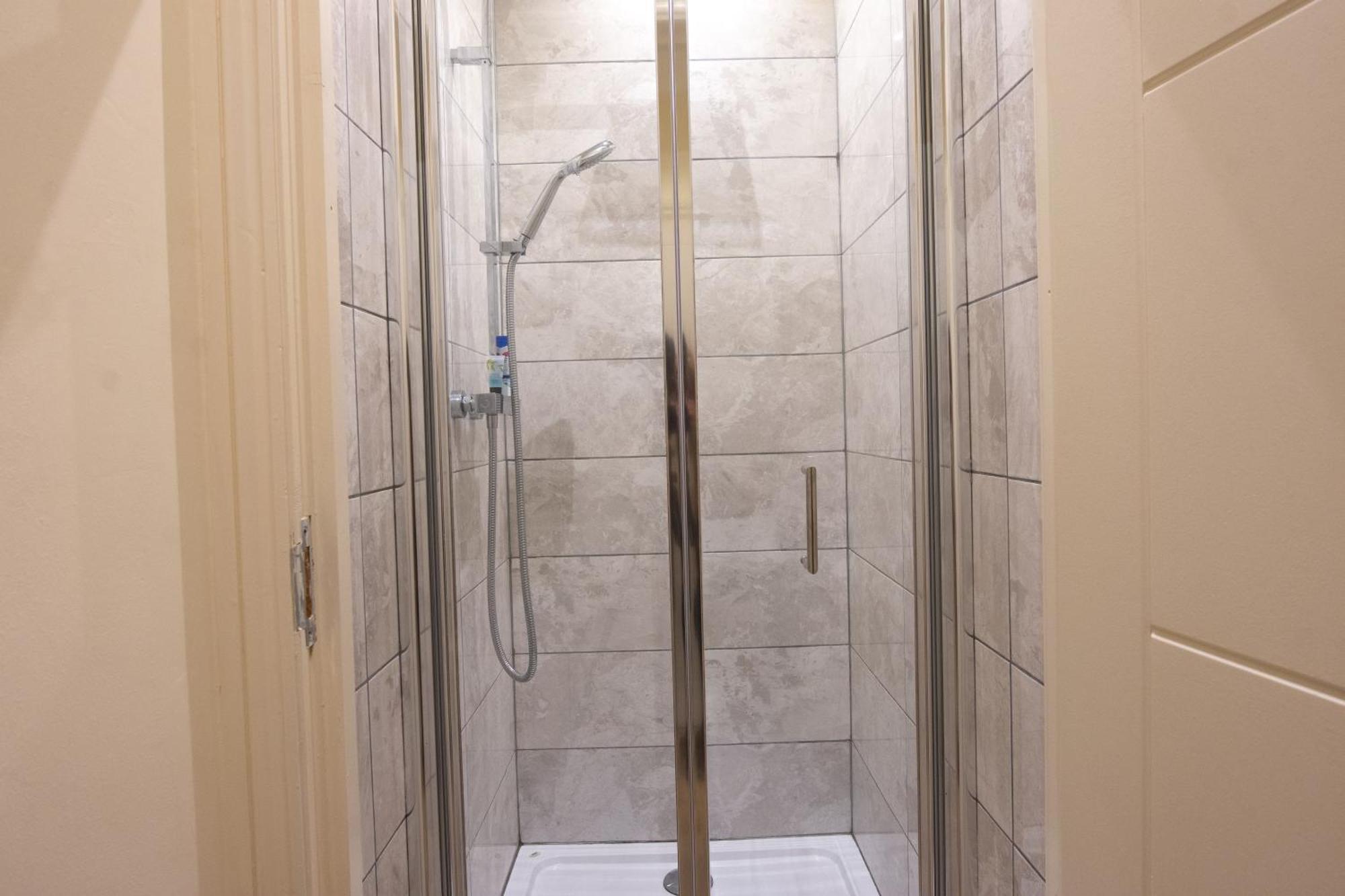 Evergreen Apartments- Flat 1, Apartment London