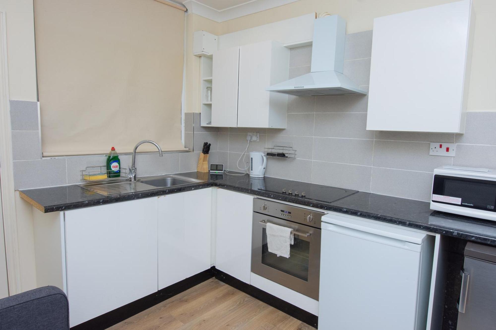 Evergreen Apartments- Flat 1, * London