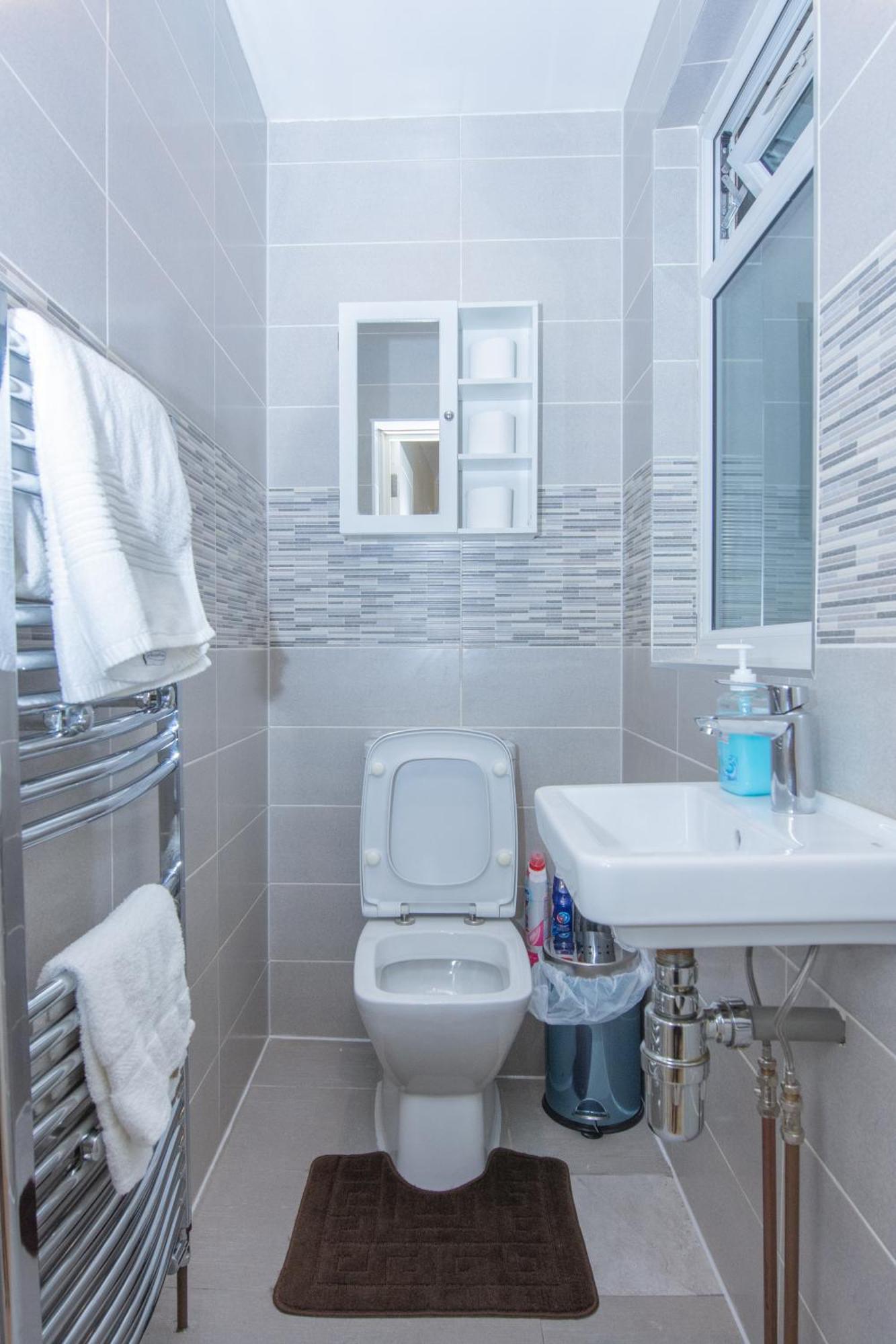 Evergreen Apartments- Flat 1, * London