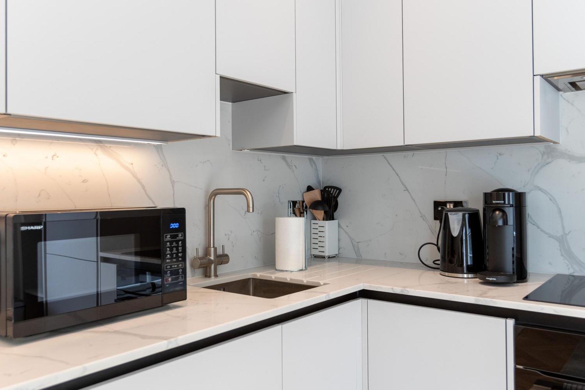 3 Bedroom Flat With Terrace In Appartement *