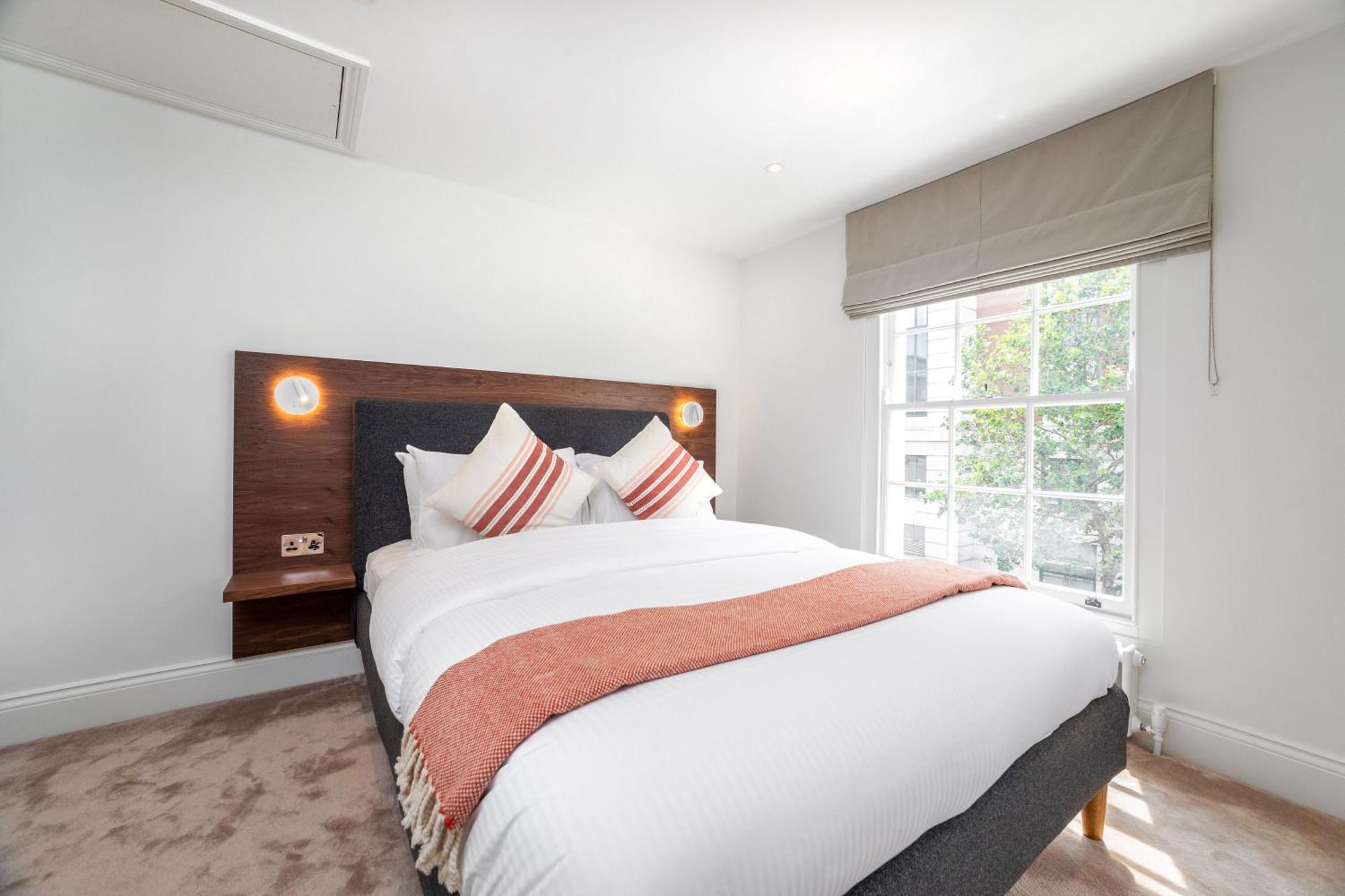 3 Bedroom Flat With Terrace In Londres