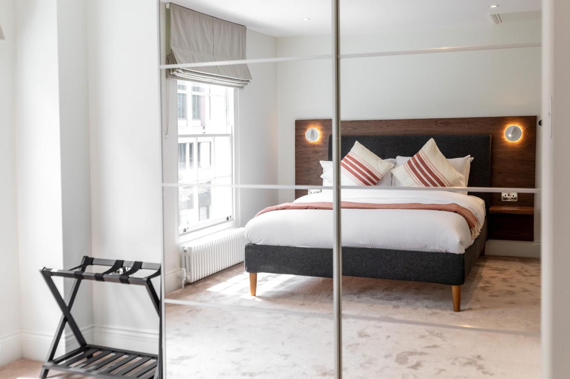 3 Bedroom Flat With Terrace In Londres
