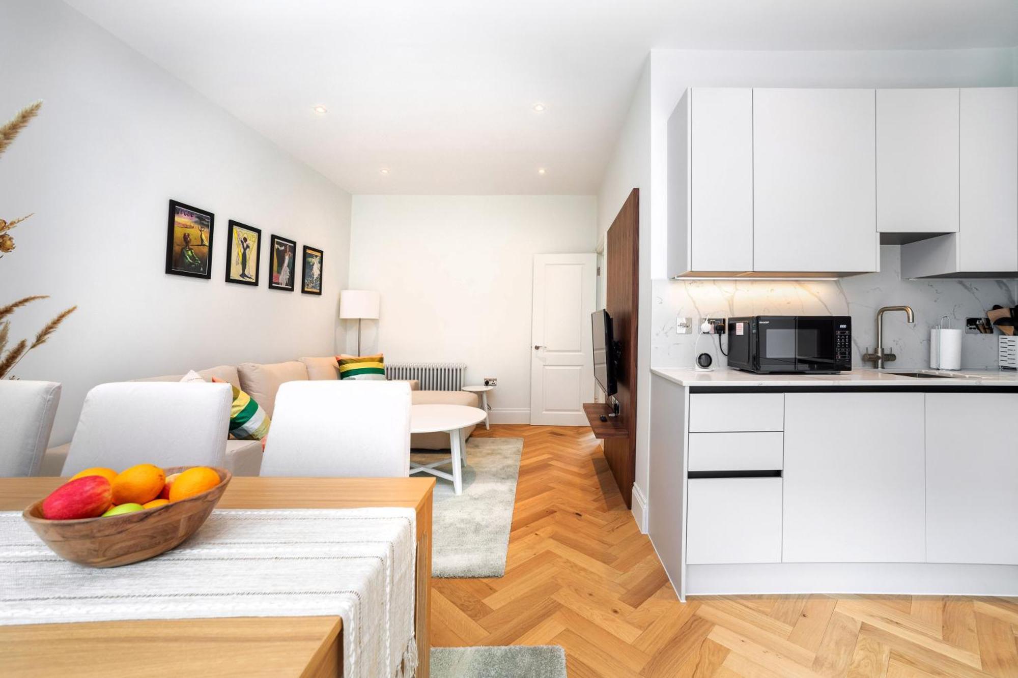 3 Bedroom Flat With Terrace In