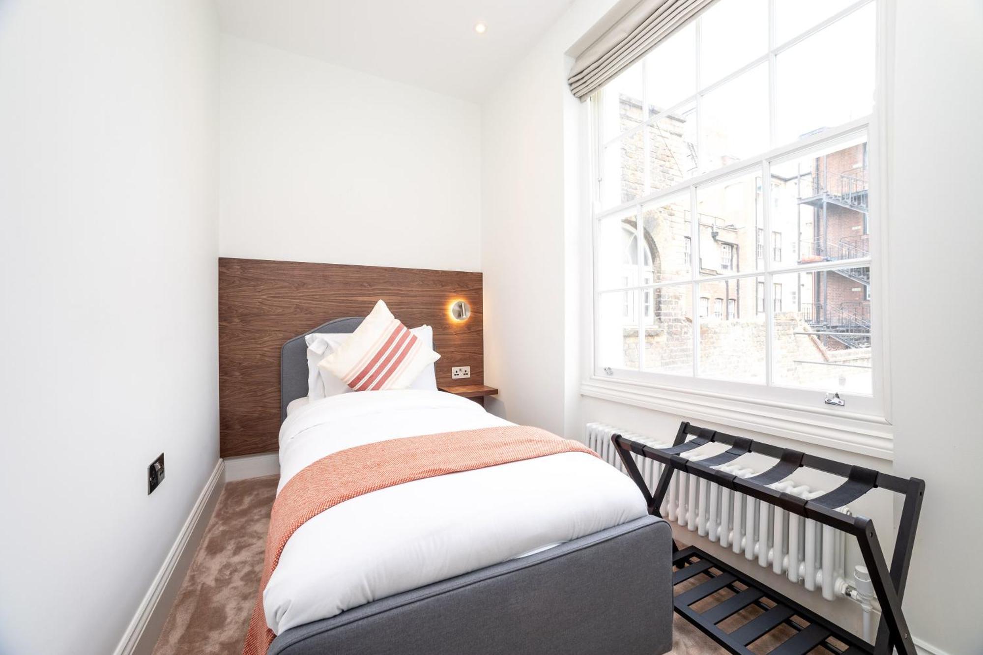 Appartement 3 Bedroom Flat With Terrace In Londres