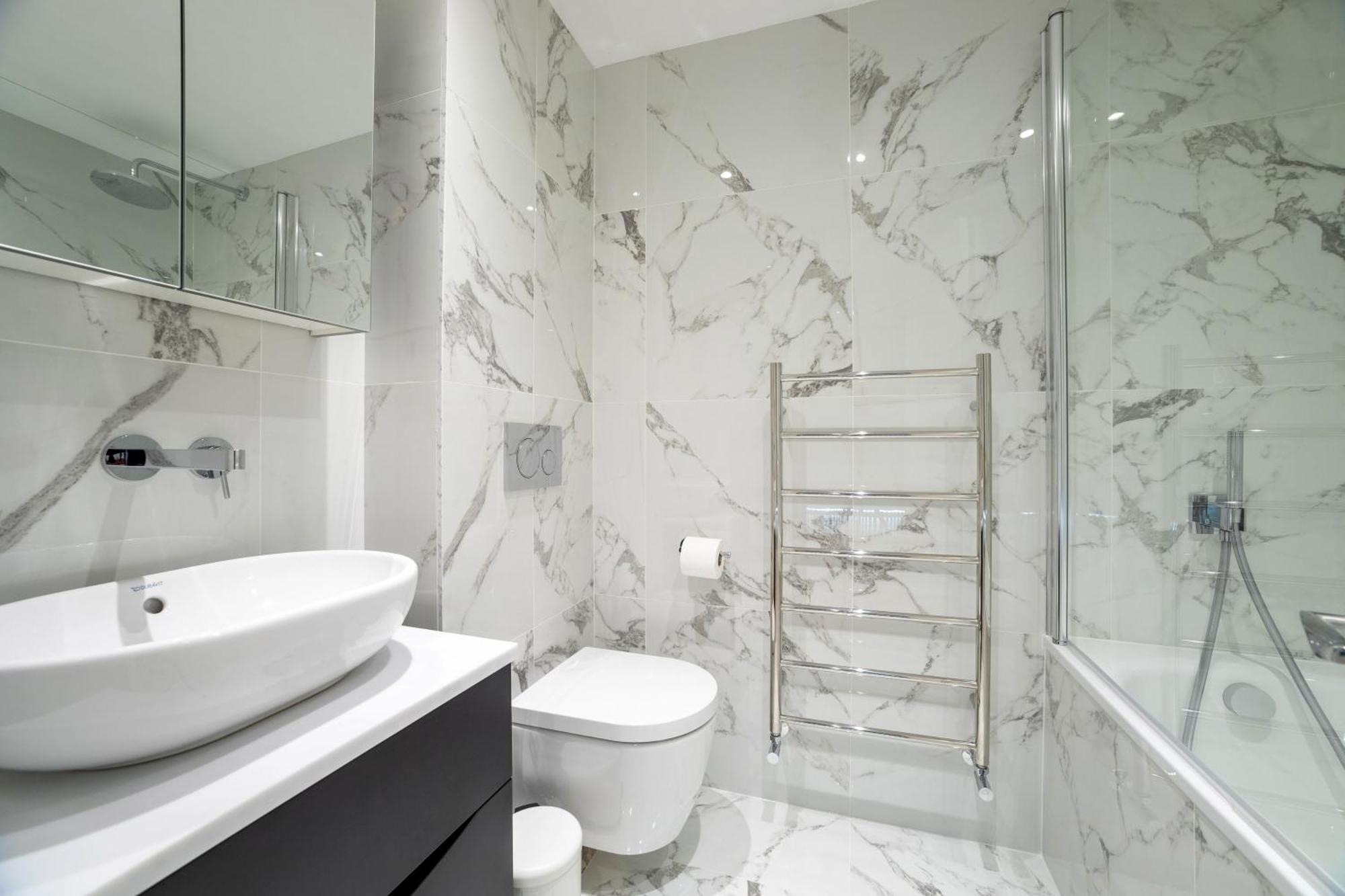 3 Bedroom Flat With Terrace In * Londres