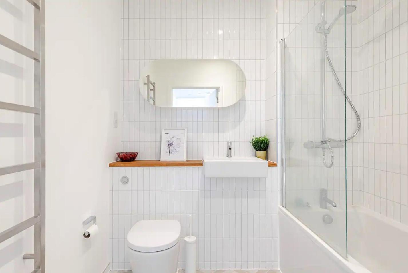 A Modern Lavish En-suite Bedroom Londres