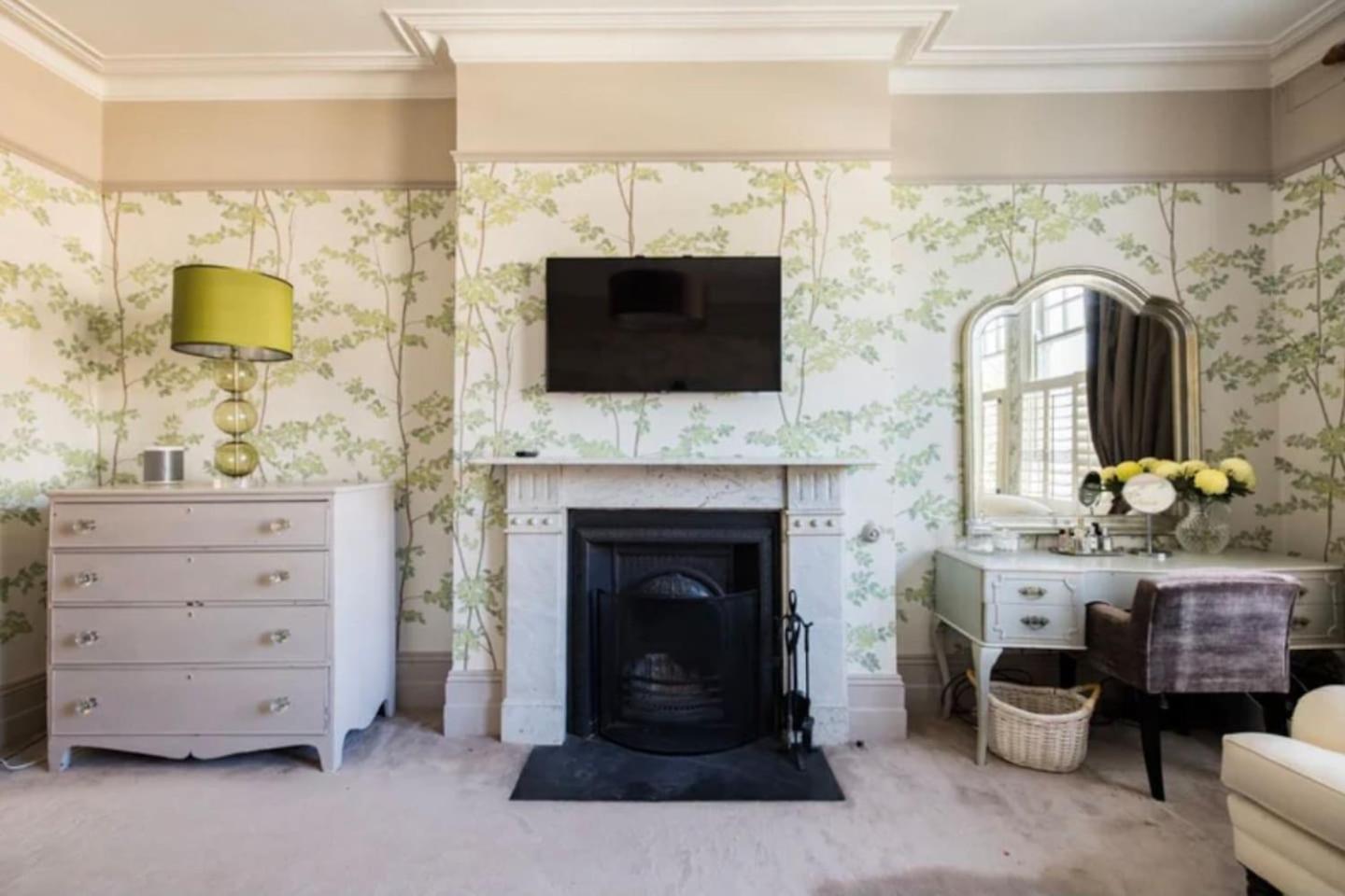 Heaver House - Stunning, Large, 5br House Nr Tube And Tooting Common Londres