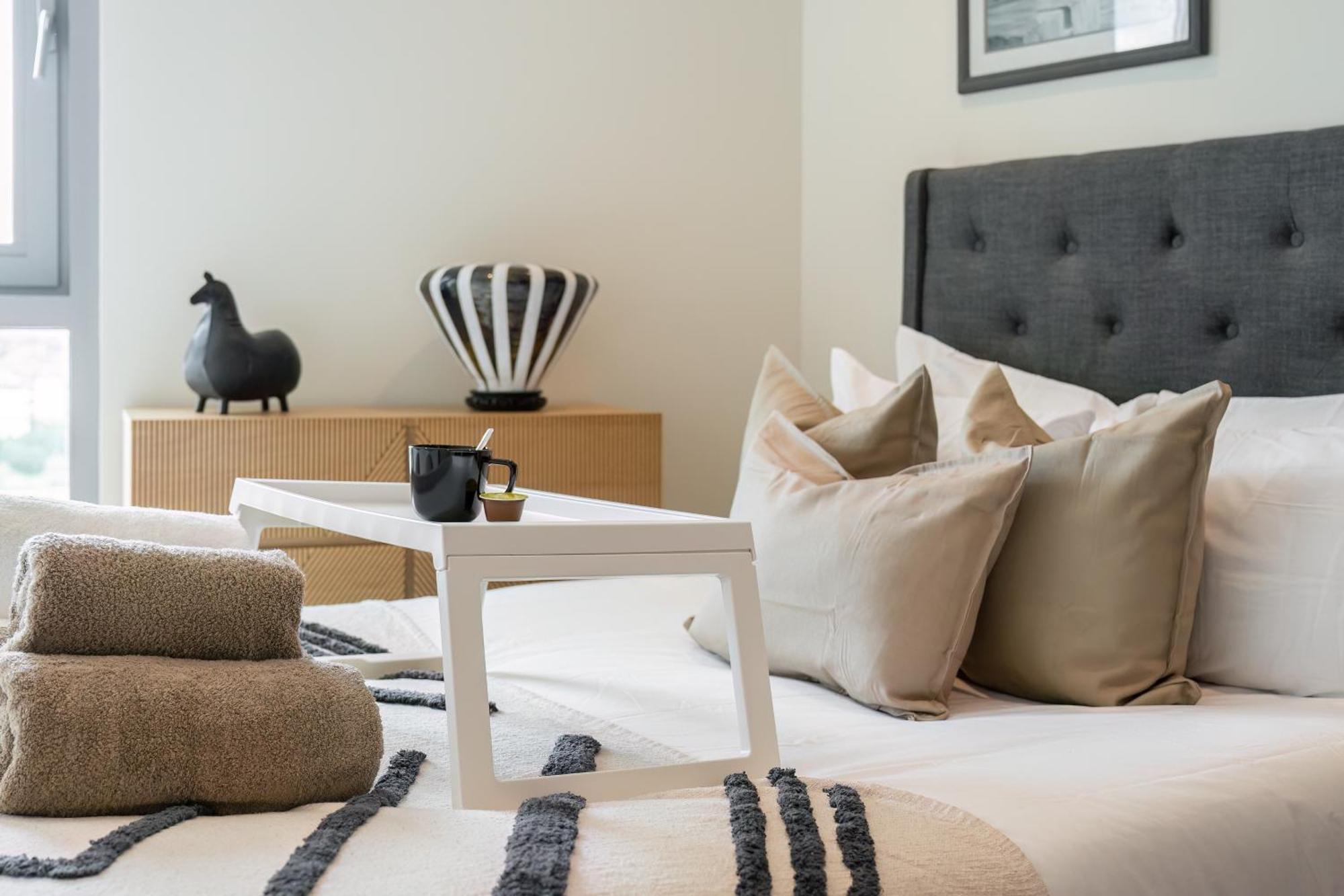Appartement Livestay-stunning With Private Balcony & River Views Londen